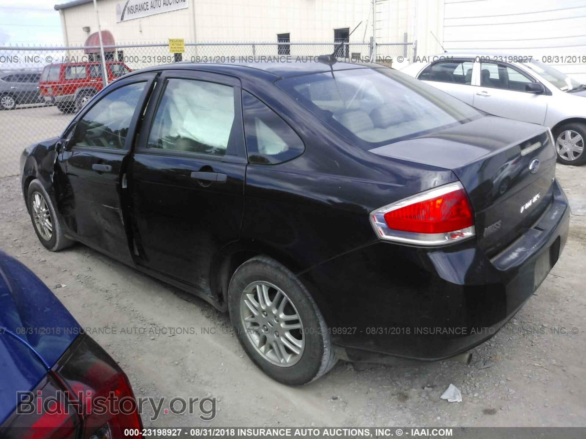 2011 Ford Focus - VIN: 1FAHP3FN4BW132686 - Фото 3