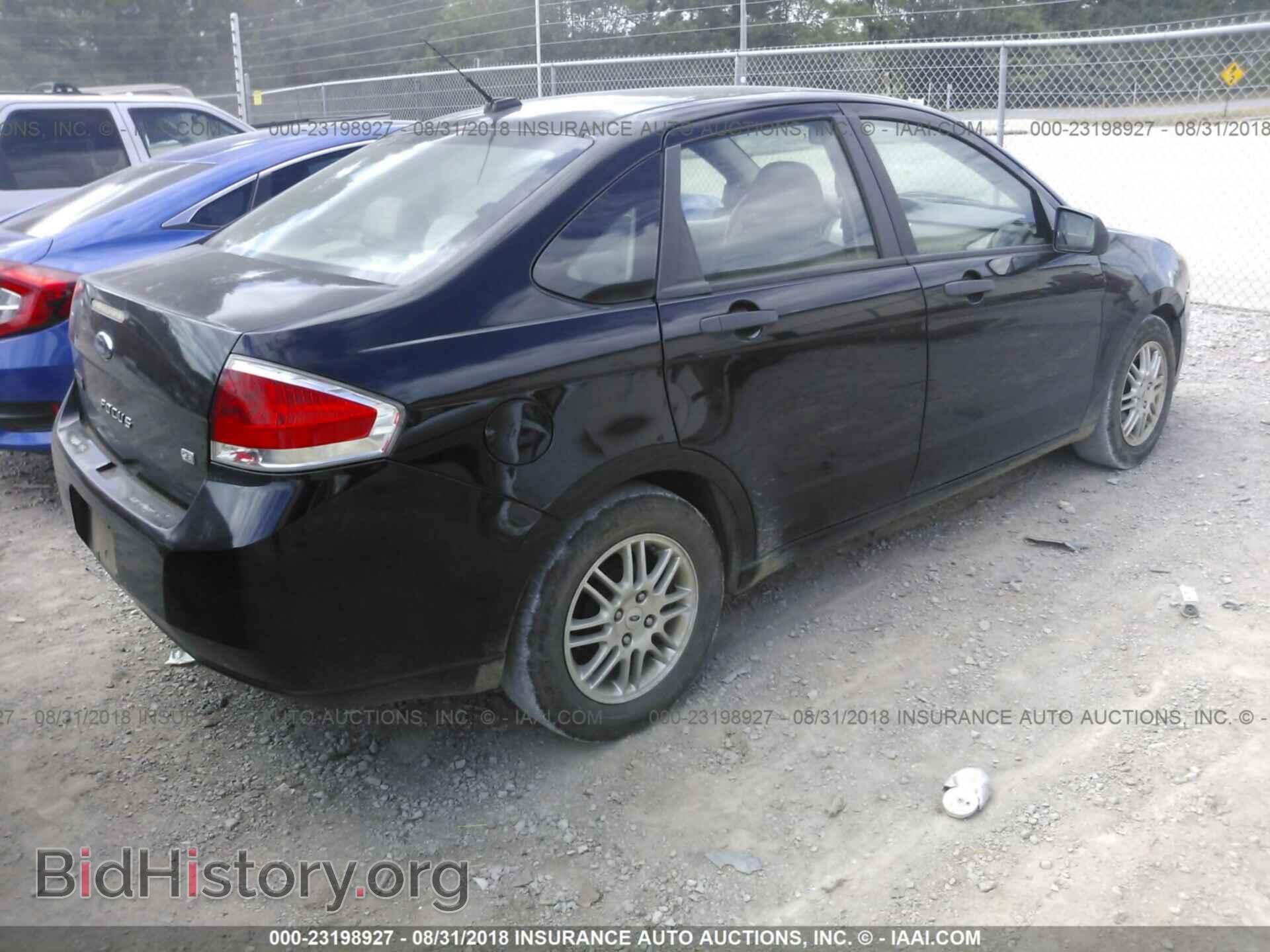 2011 Ford Focus - VIN: 1FAHP3FN4BW132686 - Фото 4