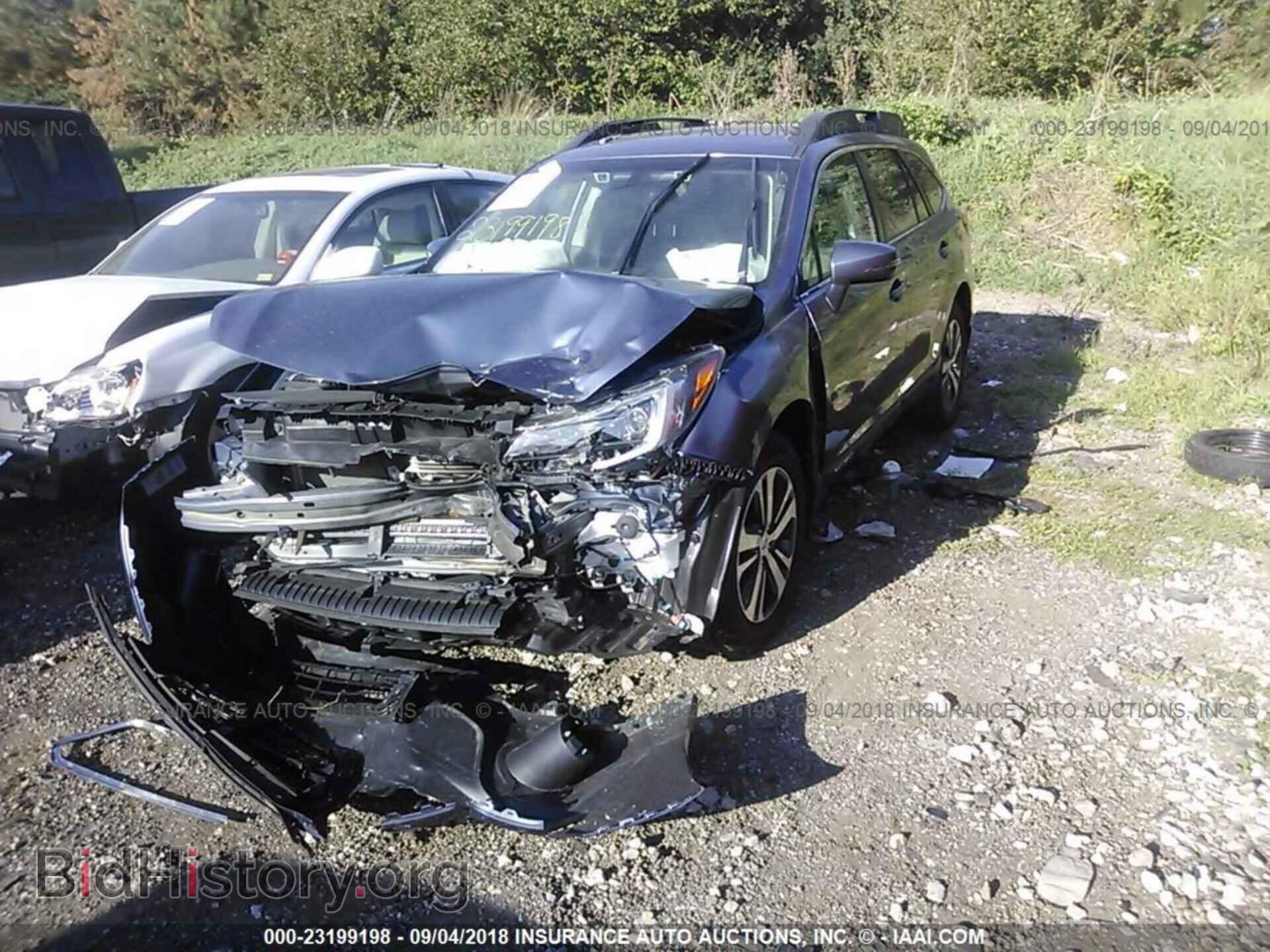 2018 Subaru Outback - VIN: 4S4BSANC4J3330215 - Фото 2