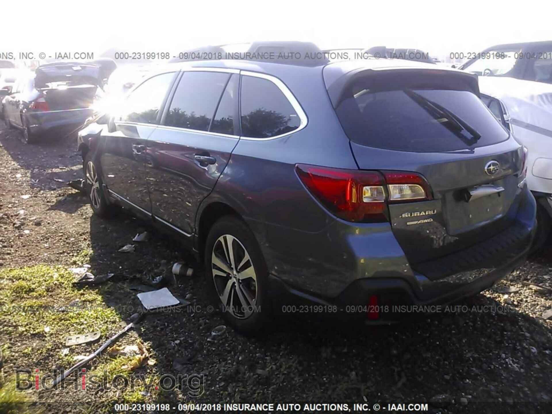 2018 Subaru Outback - VIN: 4S4BSANC4J3330215 - Фото 3