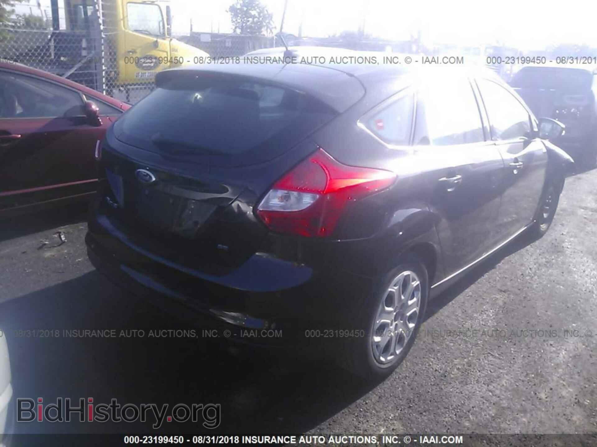 2012 Ford Focus - VIN: 1FAHP3K22CL321366 - Photo 4