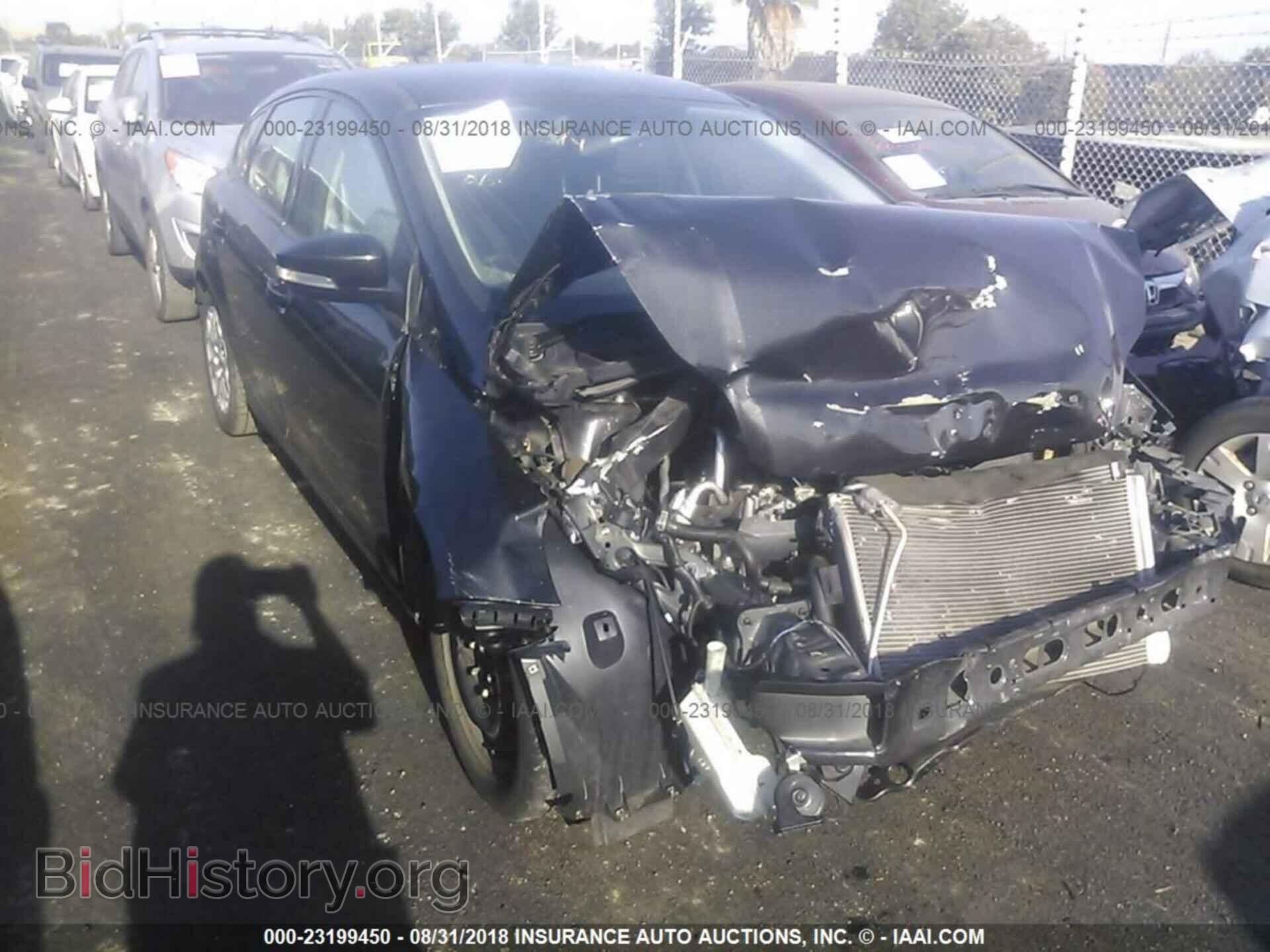 2012 Ford Focus - VIN: 1FAHP3K22CL321366 - Photo 6