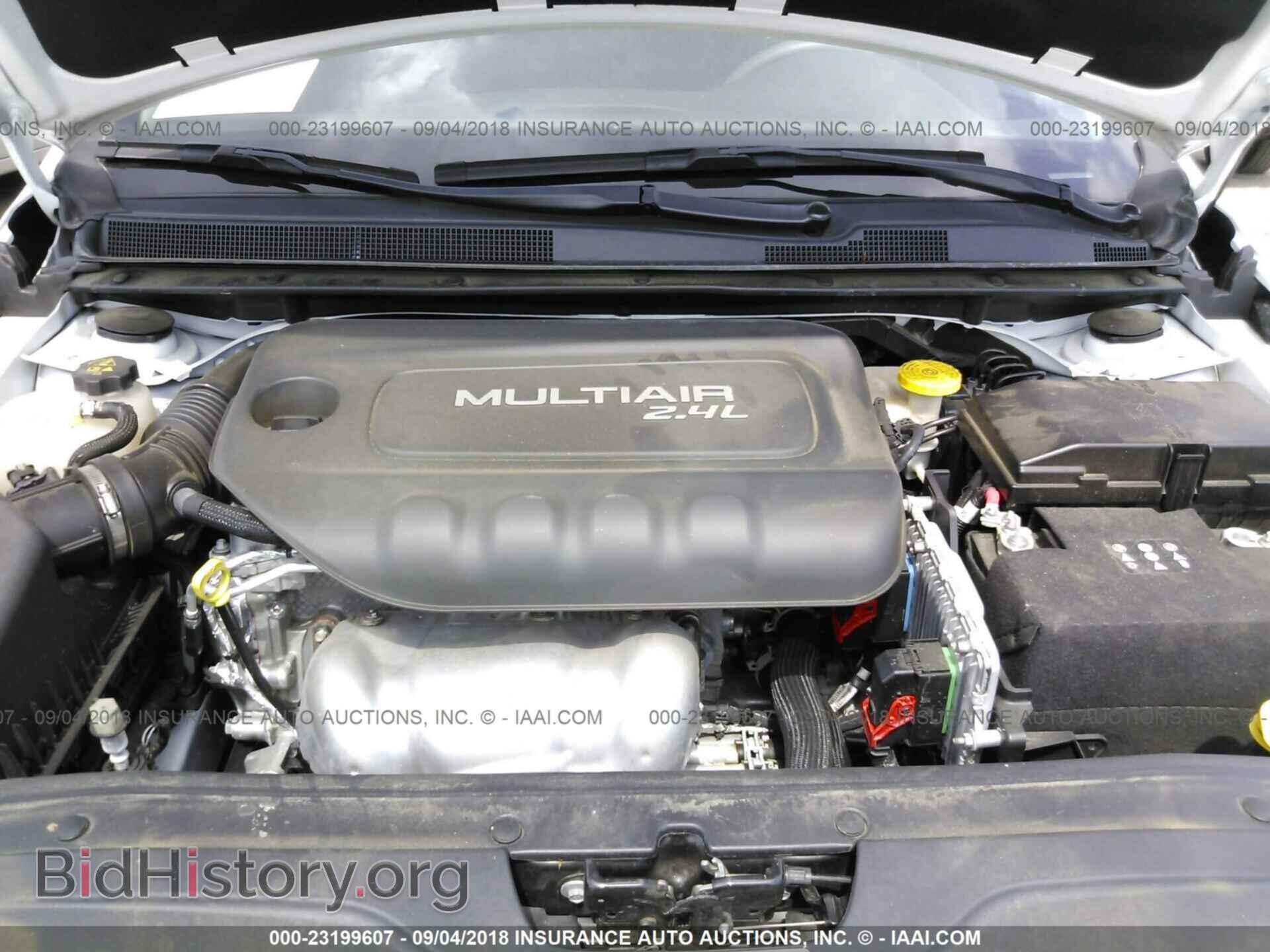 2016 Chrysler 200 - VIN: 1C3CCCAB6GN117265 - Фото 10