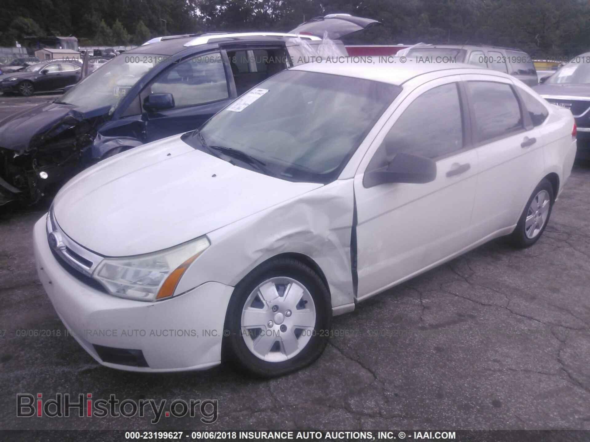 2011 Ford Focus - VIN: 1FAHP3EN4BW147447 - Фото 2