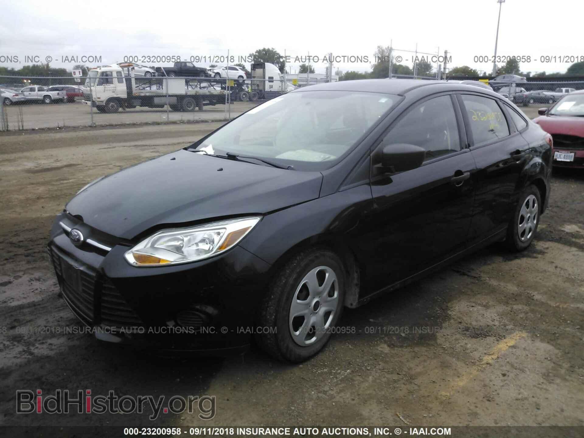 2014 Ford Focus - VIN: 1FADP3E23EL310521 - Фото 2