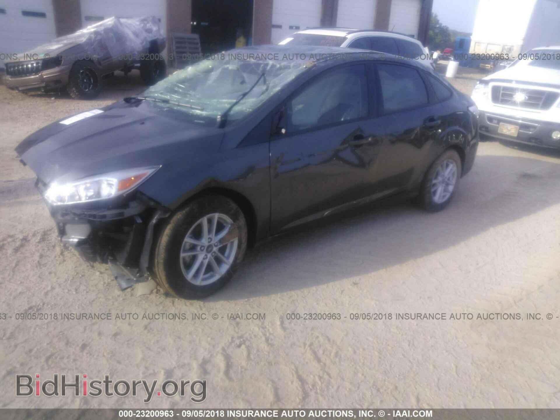 2017 Ford Focus - VIN: 1FADP3F2XHL266083 - Photo 2