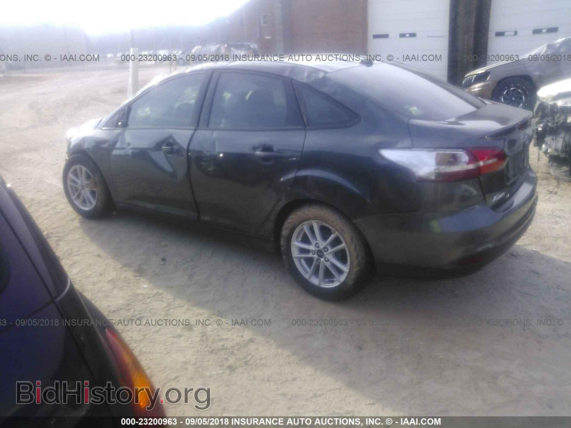 2017 Ford Focus - VIN: 1FADP3F2XHL266083 - Photo 3