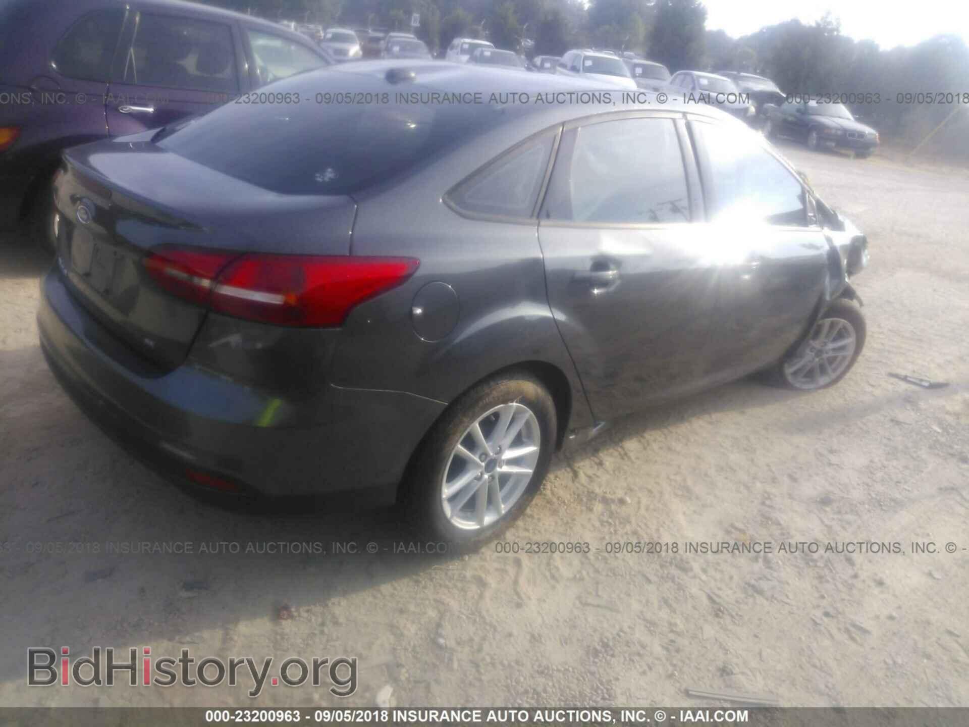 2017 Ford Focus - VIN: 1FADP3F2XHL266083 - Photo 4