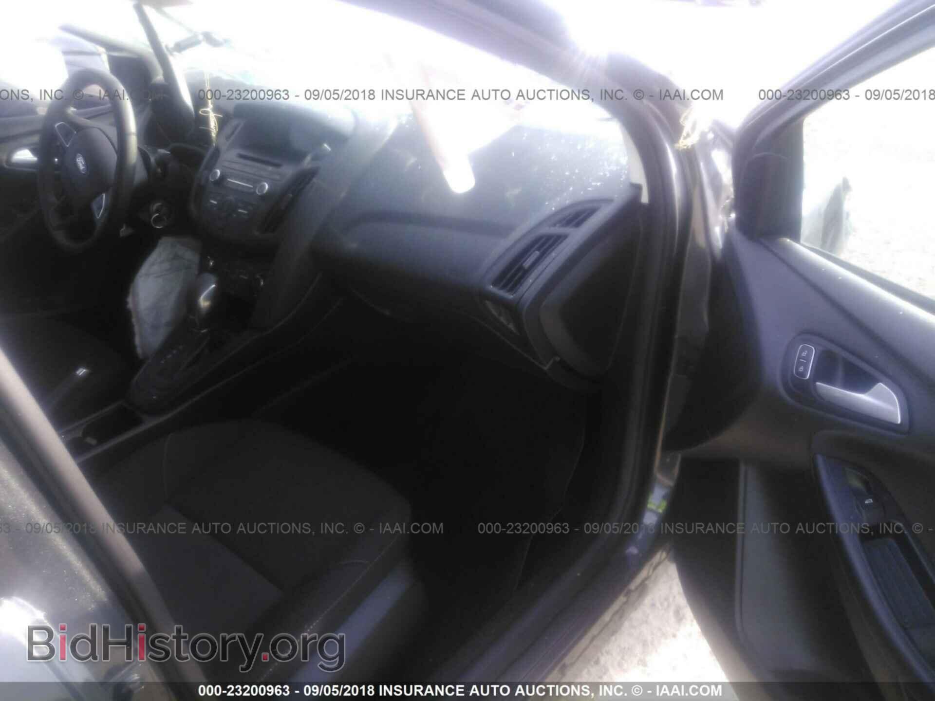2017 Ford Focus - VIN: 1FADP3F2XHL266083 - Photo 5