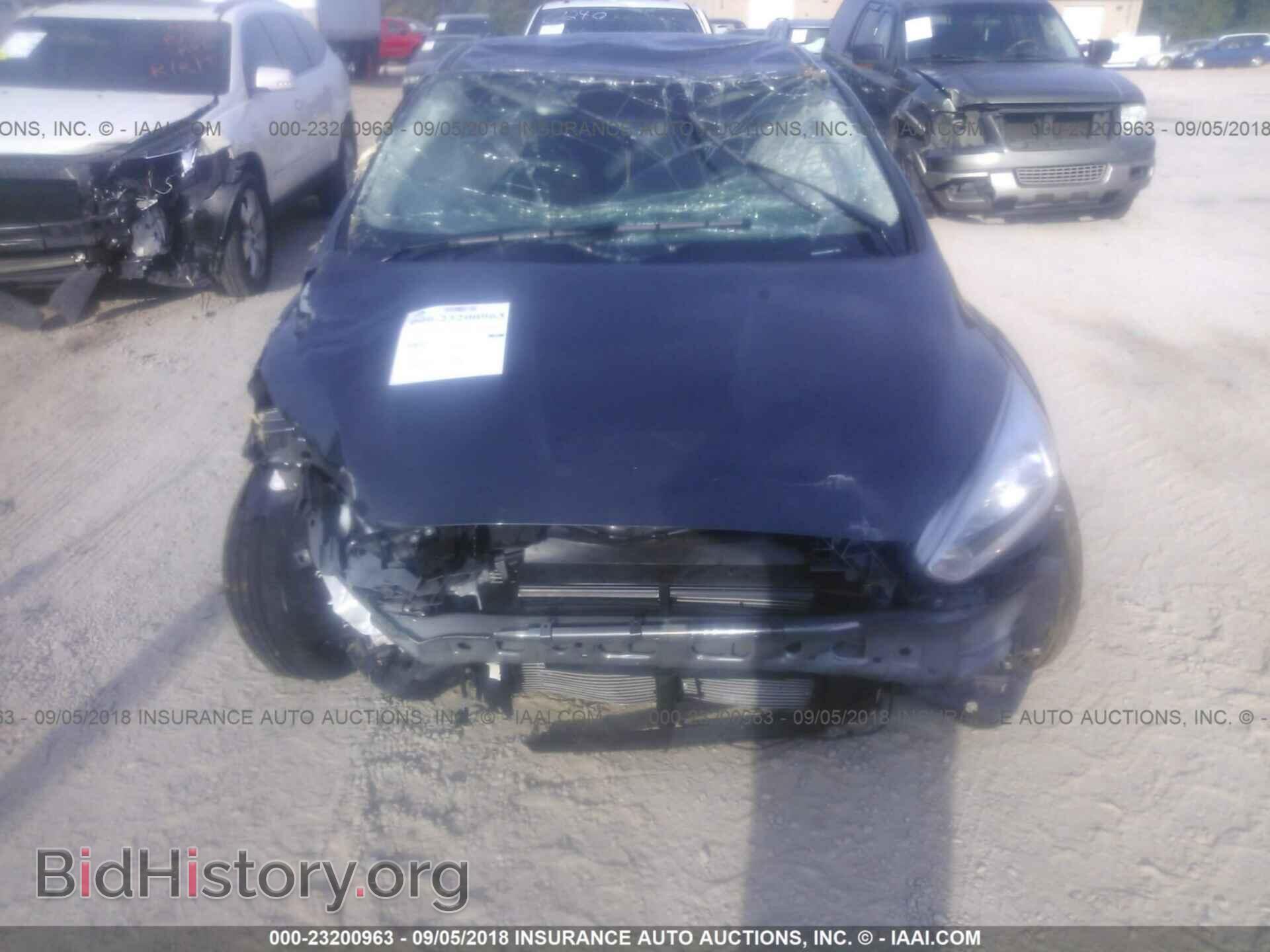 2017 Ford Focus - VIN: 1FADP3F2XHL266083 - Photo 6