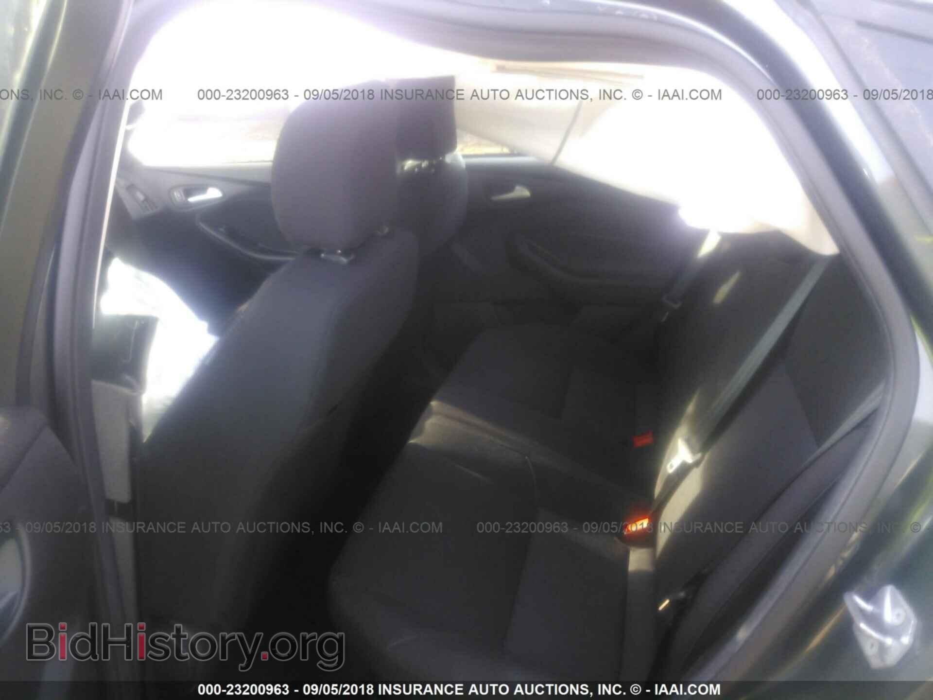 2017 Ford Focus - VIN: 1FADP3F2XHL266083 - Photo 8