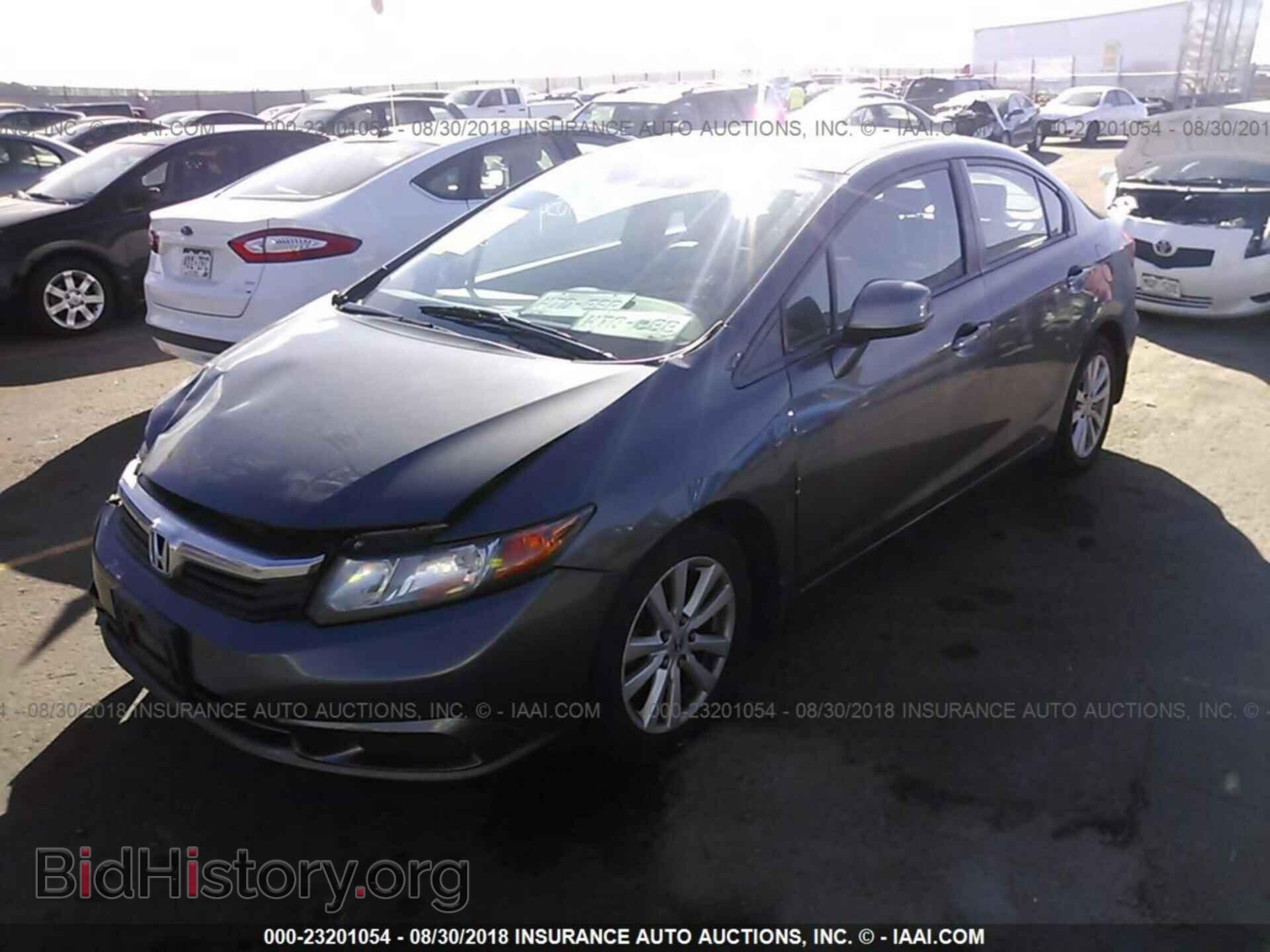 2012 Honda Civic - VIN: 2HGFB2F91CH507562 - Photo 2