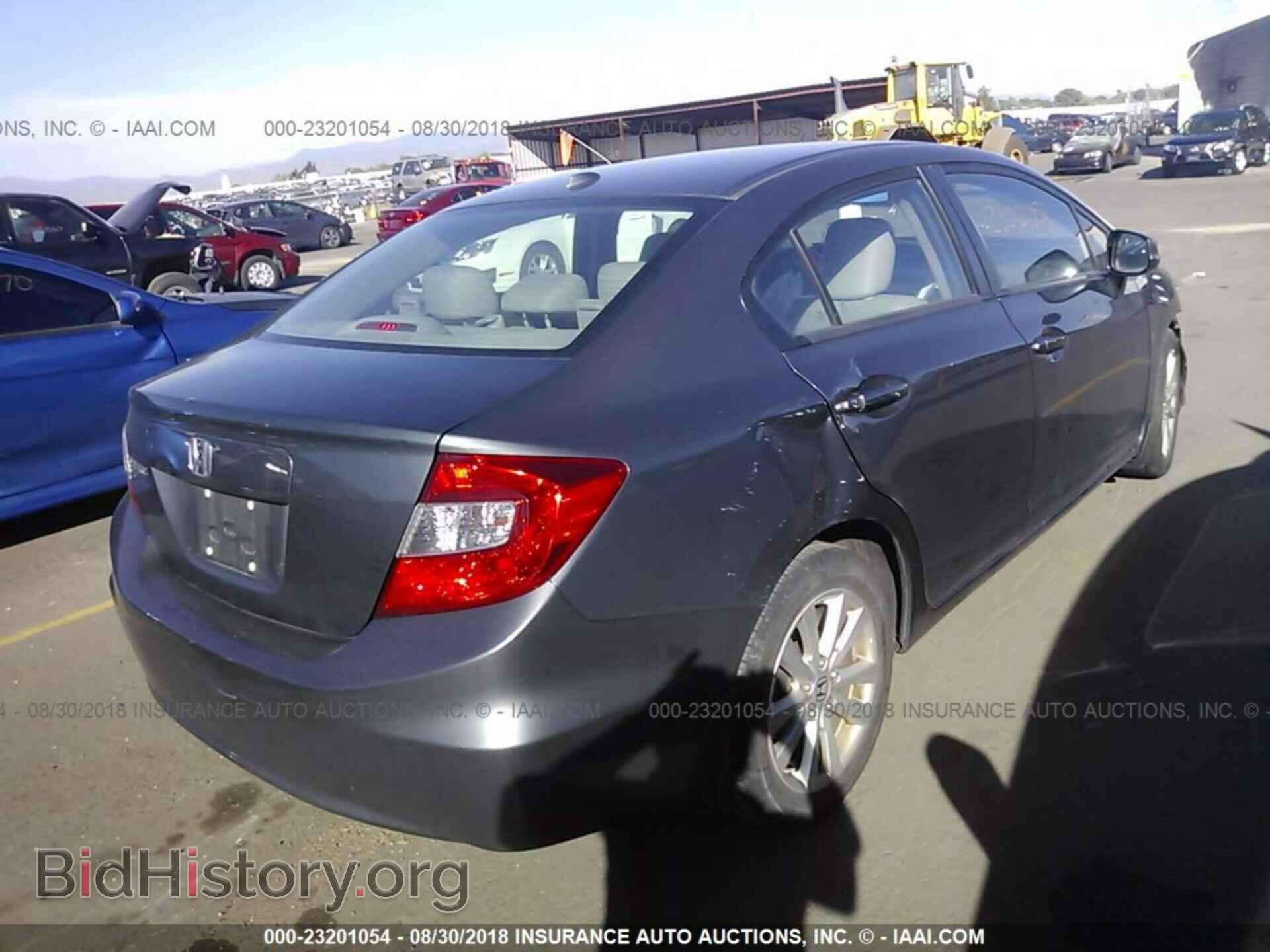 2012 Honda Civic - VIN: 2HGFB2F91CH507562 - Photo 4