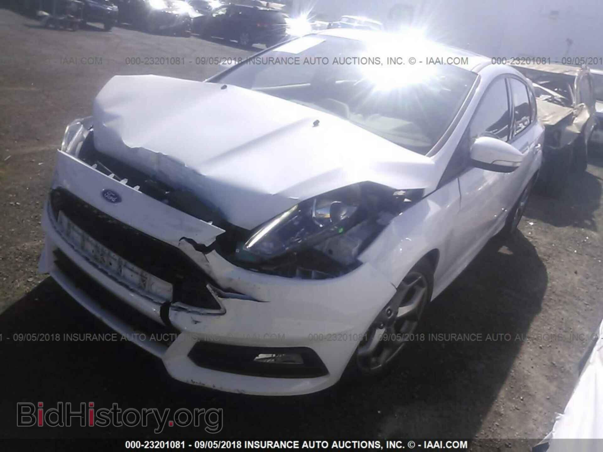 2017 Ford Focus - VIN: 1FADP3L93HL255251 - Photo 2