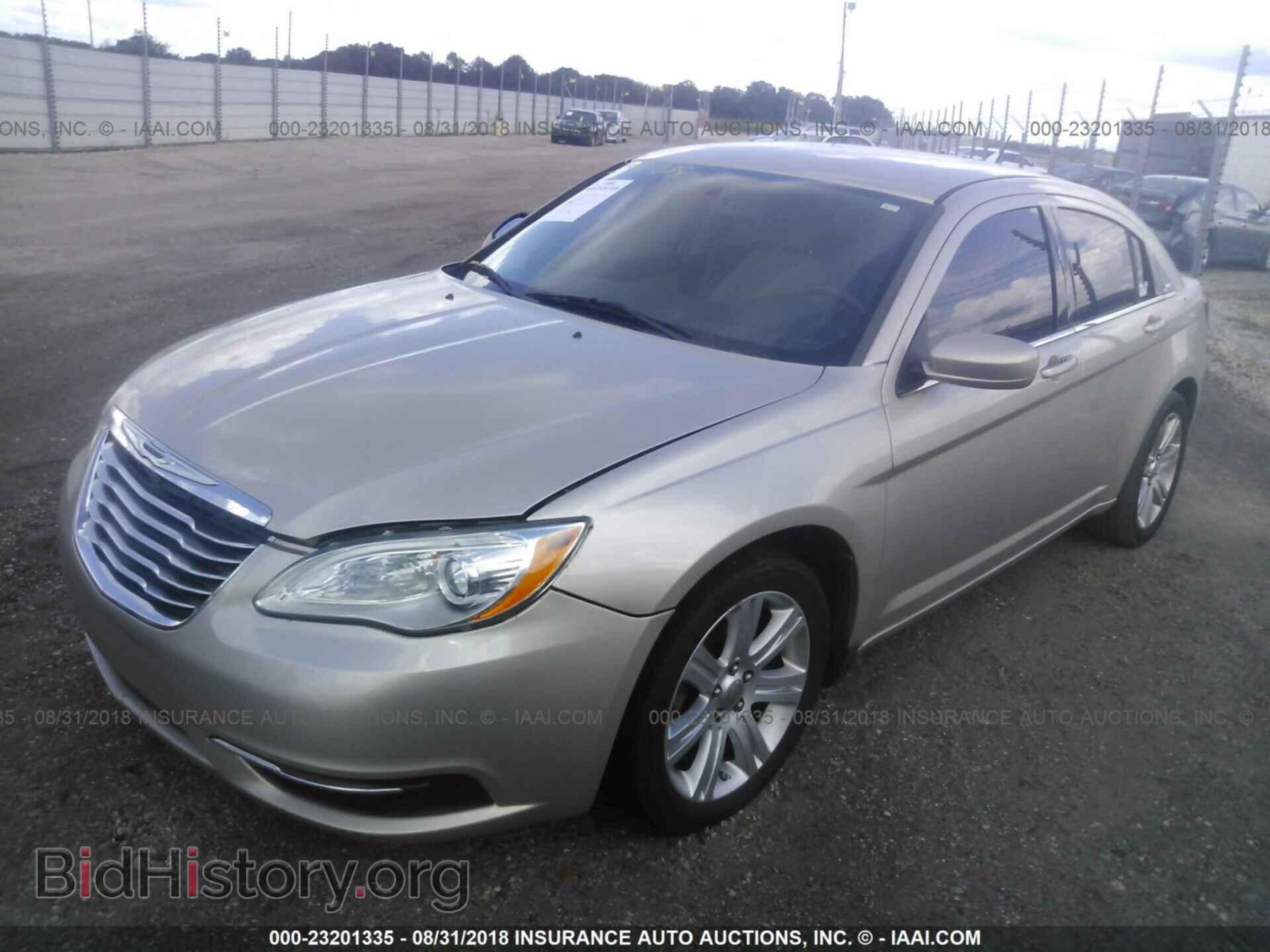 2013 Chrysler 200 - VIN: 1C3CCBAB4DN761613 - Photo 2