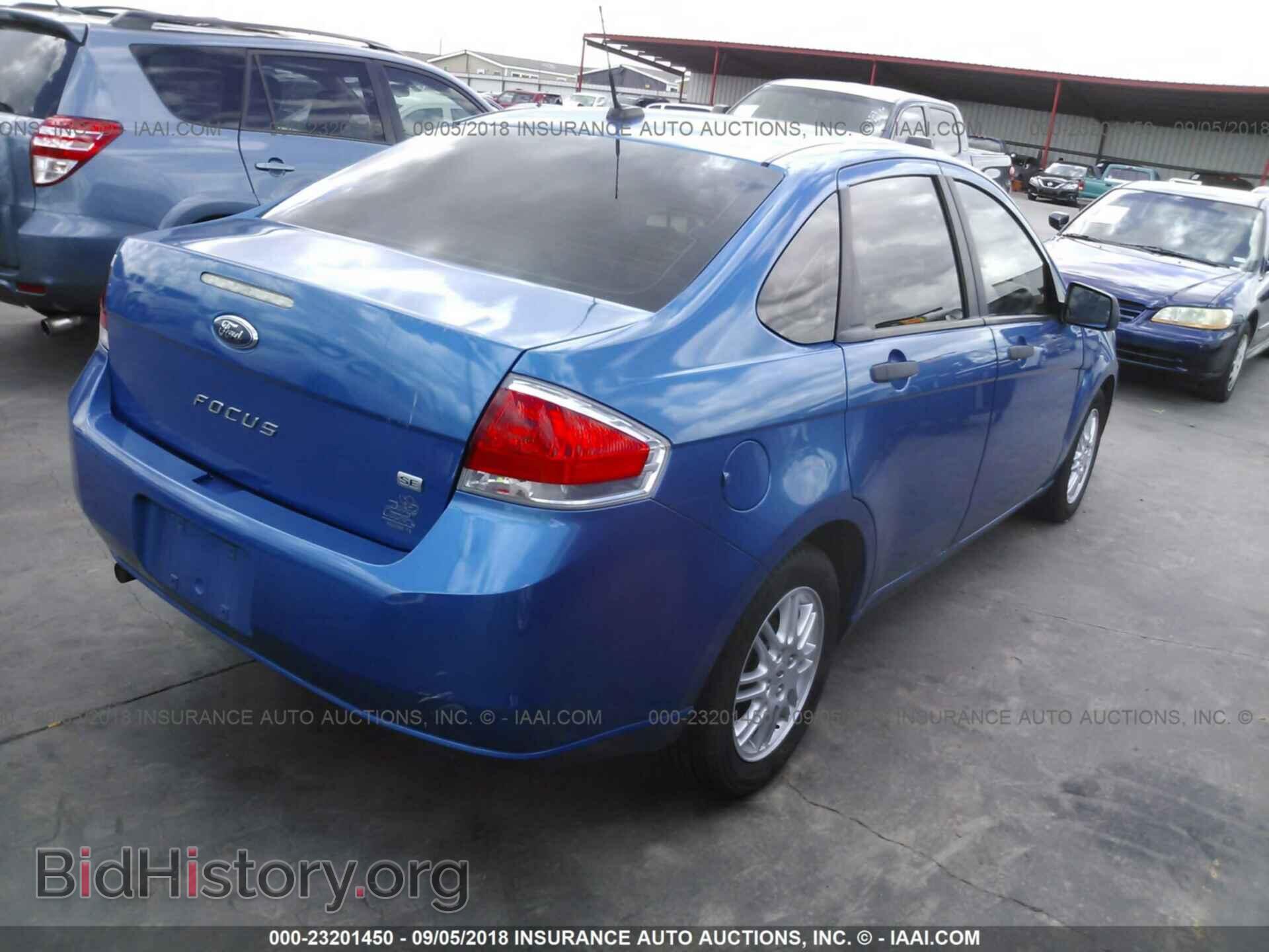2011 Ford Focus - VIN: 1FAHP3FN4BW179412 - Фото 4