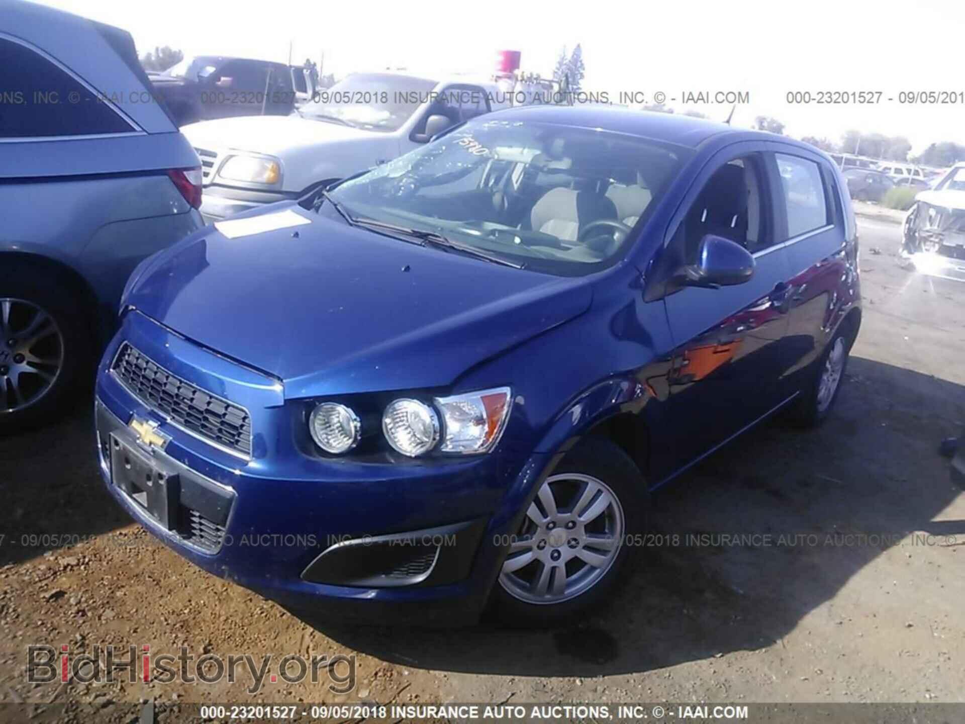 2014 Chevrolet Sonic - VIN: 1G1JC6SG3E4224672 - Фото 2