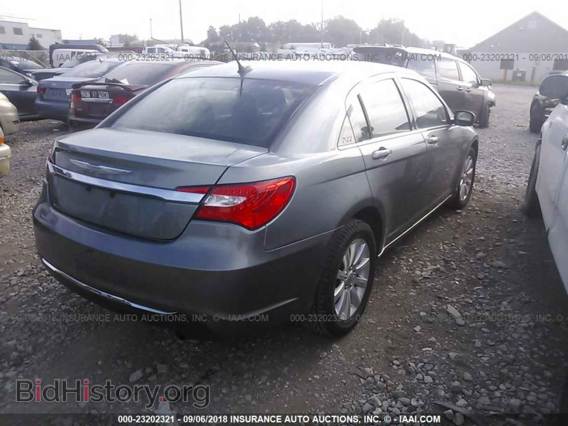 2012 Chrysler 200 - VIN: 1C3CCBBB0CN106300 - Photo 4