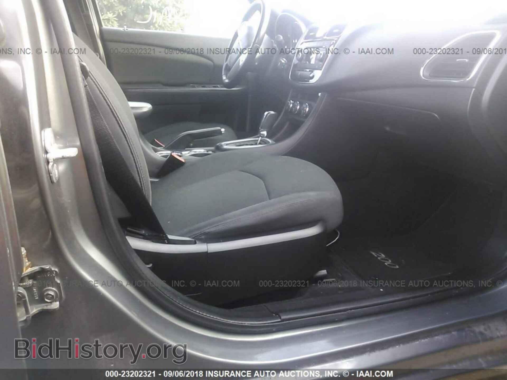 2012 Chrysler 200 - VIN: 1C3CCBBB0CN106300 - Photo 5
