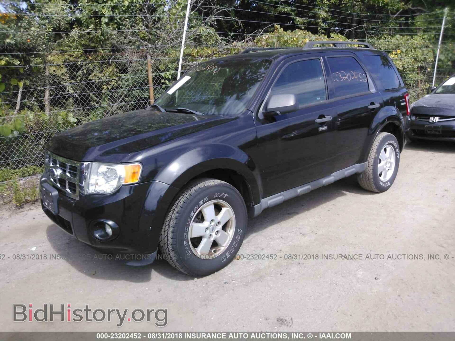 2011 Ford Escape - VIN: 1FMCU9D71BKA24601 - Photo 2