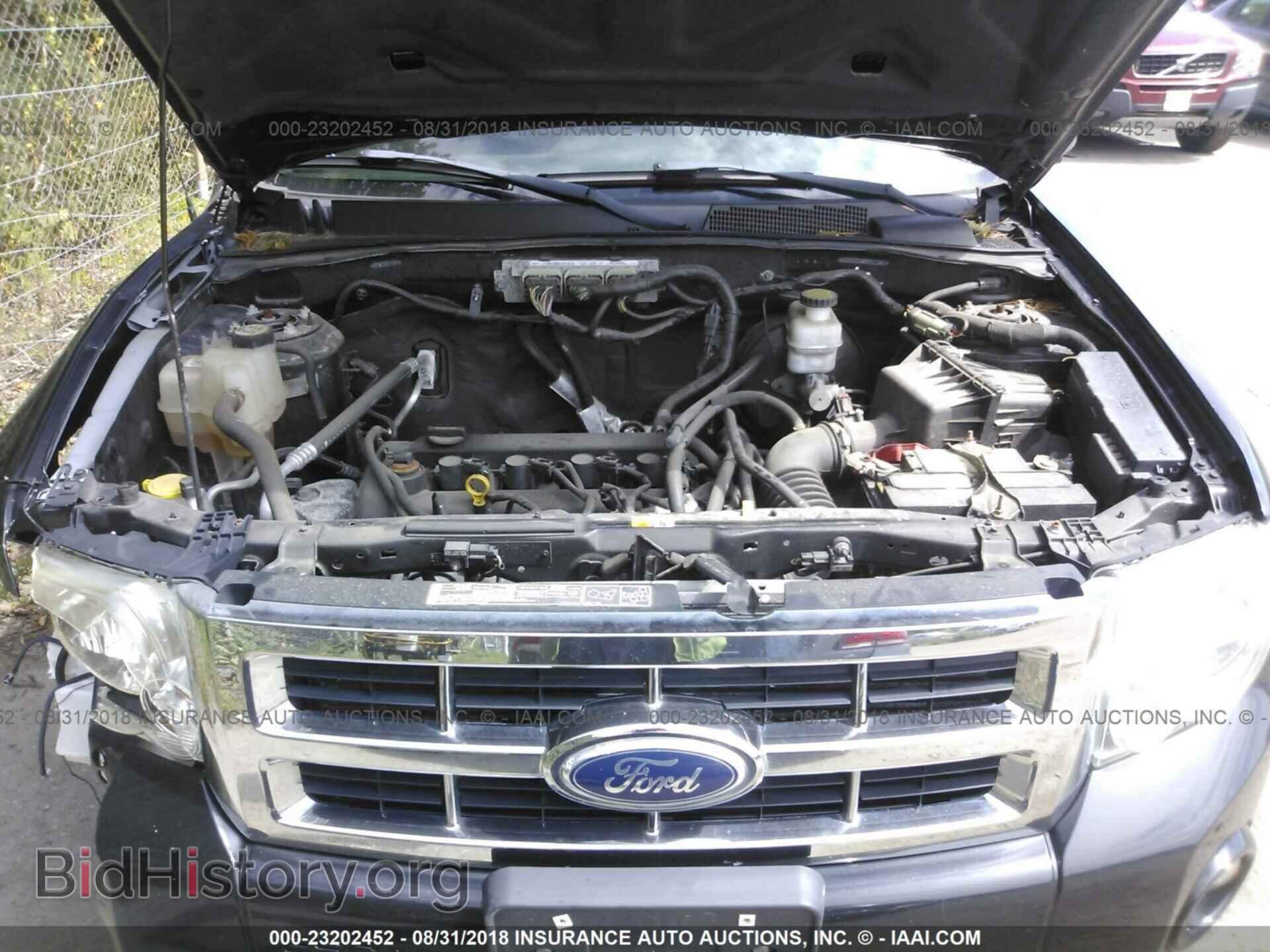 2011 Ford Escape - VIN: 1FMCU9D71BKA24601 - Photo 10
