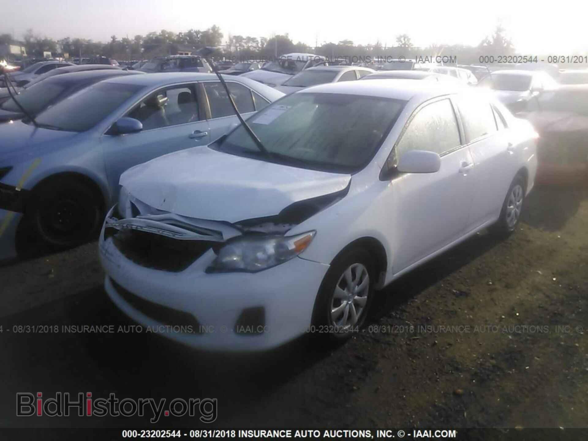 2011 Toyota Corolla - VIN: 2T1BU4EE7BC746074 - Фото 2