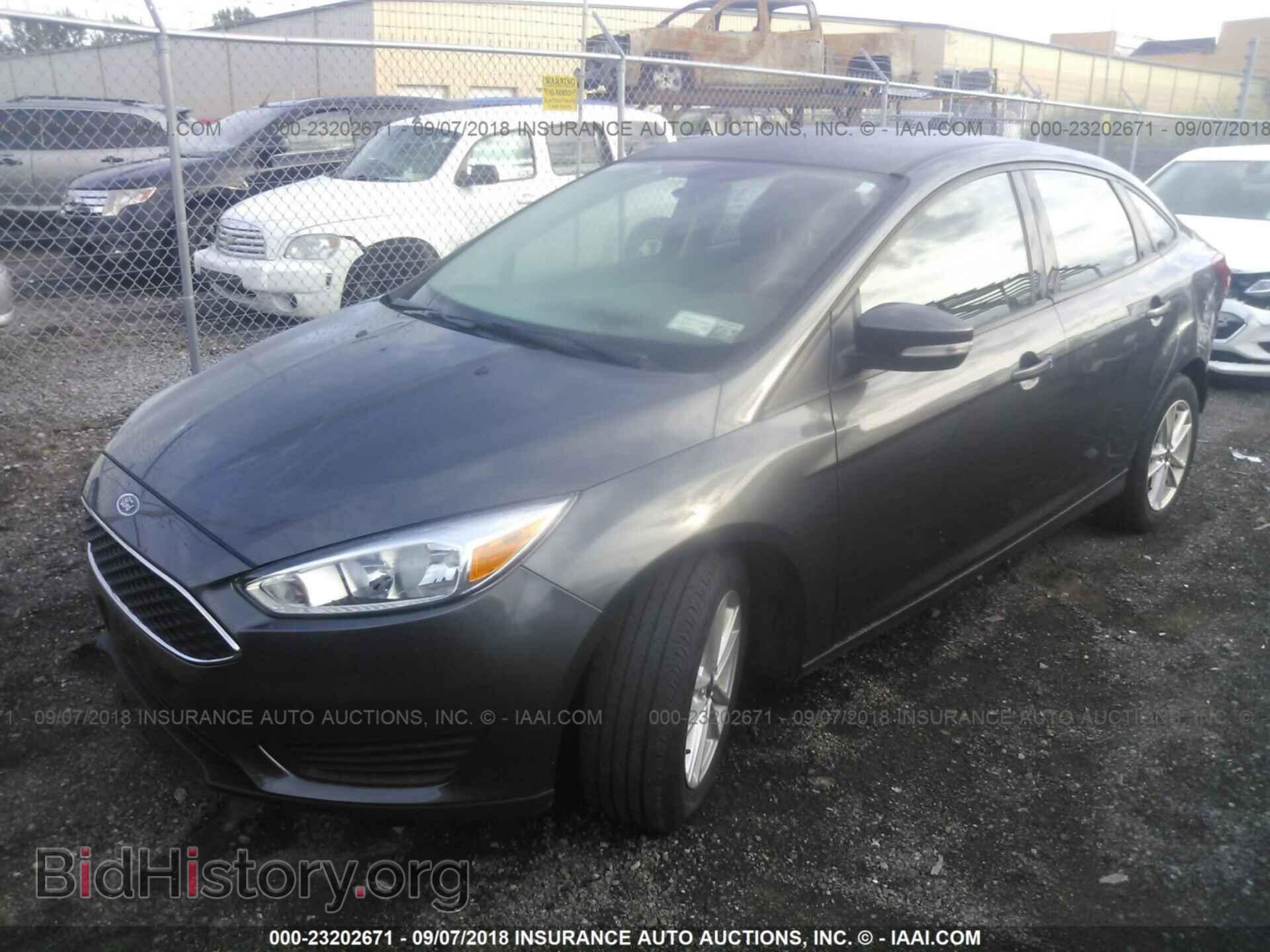 2016 Ford Focus - VIN: 1FADP3F22GL390413 - Photo 2