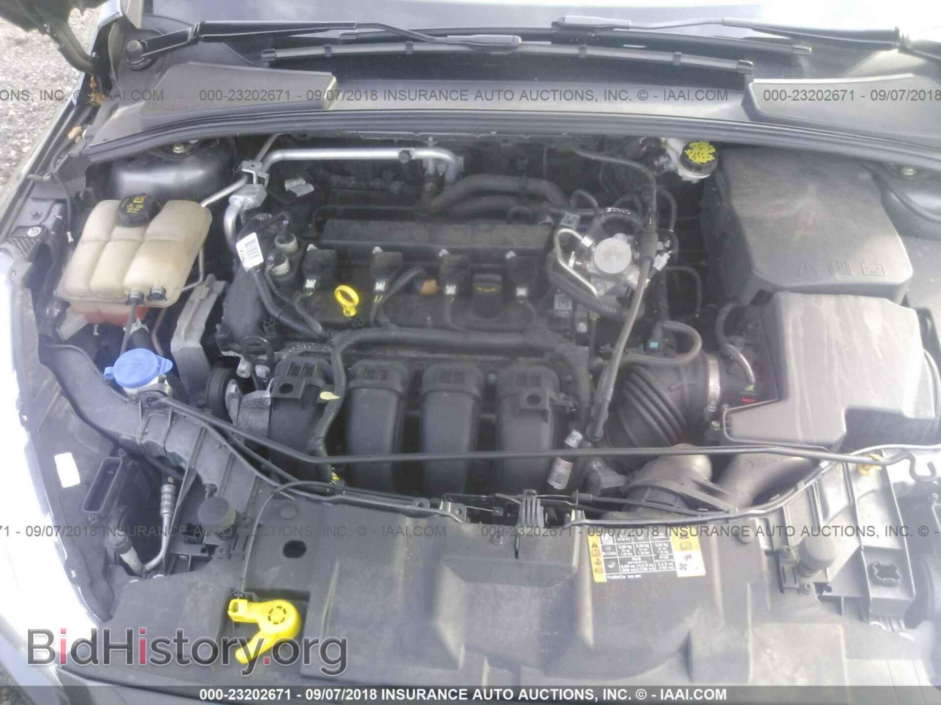 2016 Ford Focus - VIN: 1FADP3F22GL390413 - Photo 10