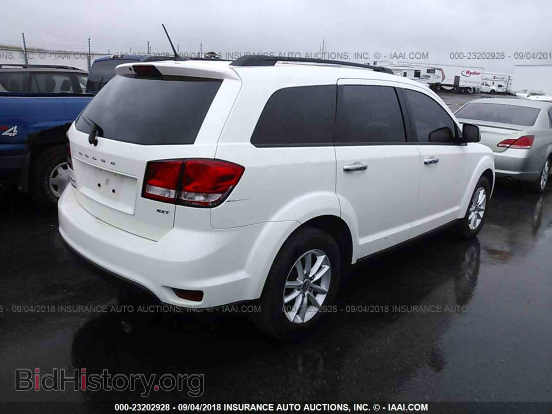 2014 Dodge Journey - VIN: 3C4PDCBBXET102497 - Фото 4