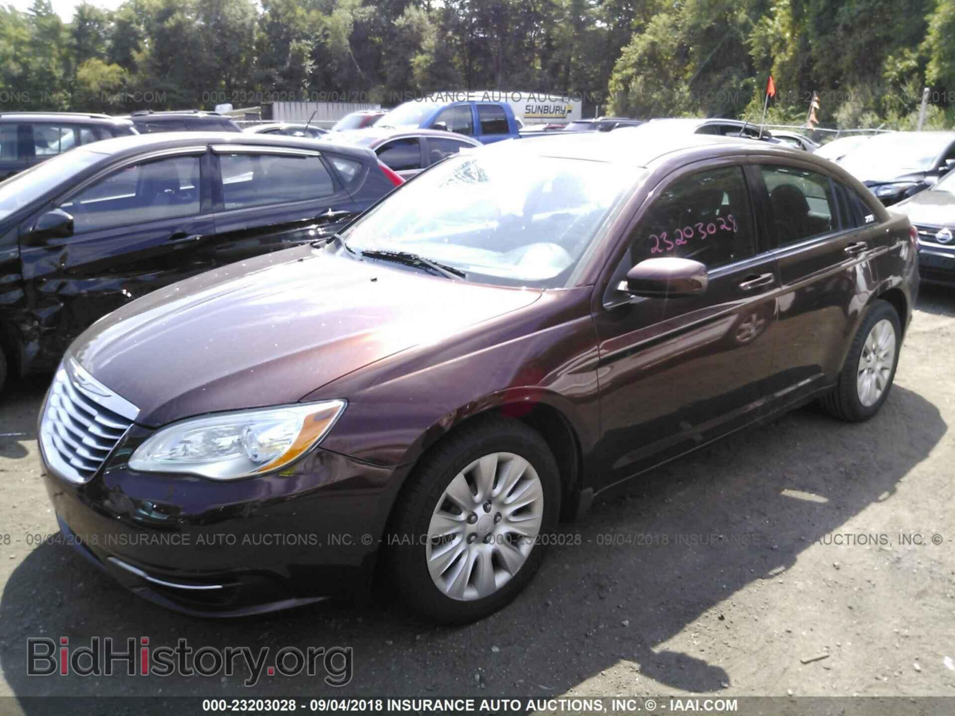 2012 Chrysler 200 - VIN: 1C3CCBAB7CN320346 - Фото 2