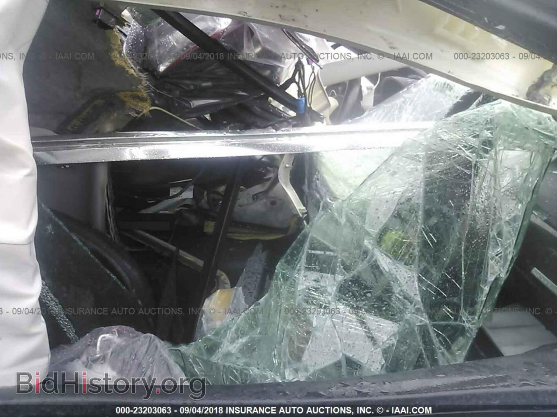 2011 Audi A8 - VIN: WAURVAFD8BN010559 - Photo 5
