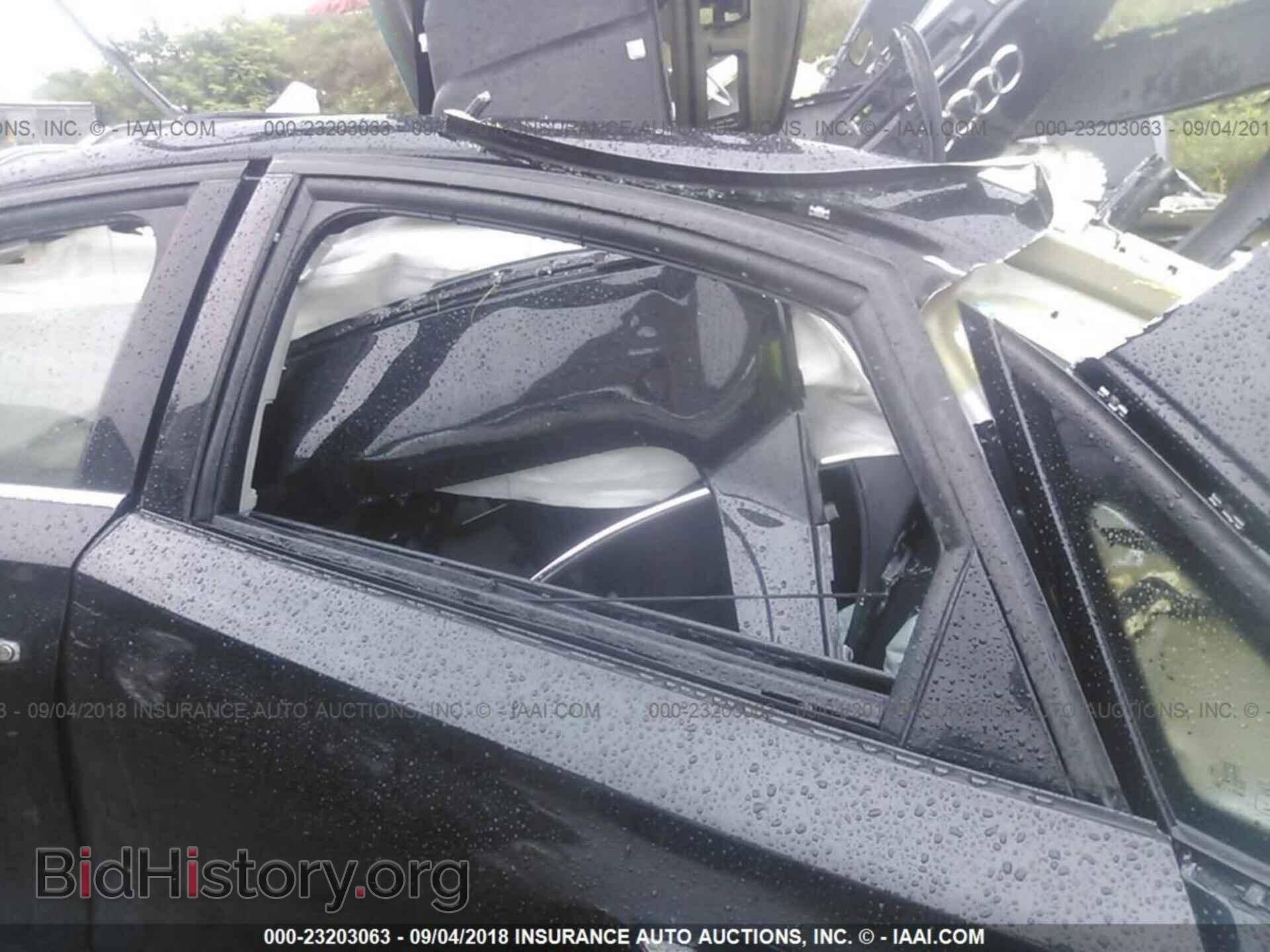 2011 Audi A8 - VIN: WAURVAFD8BN010559 - Photo 8