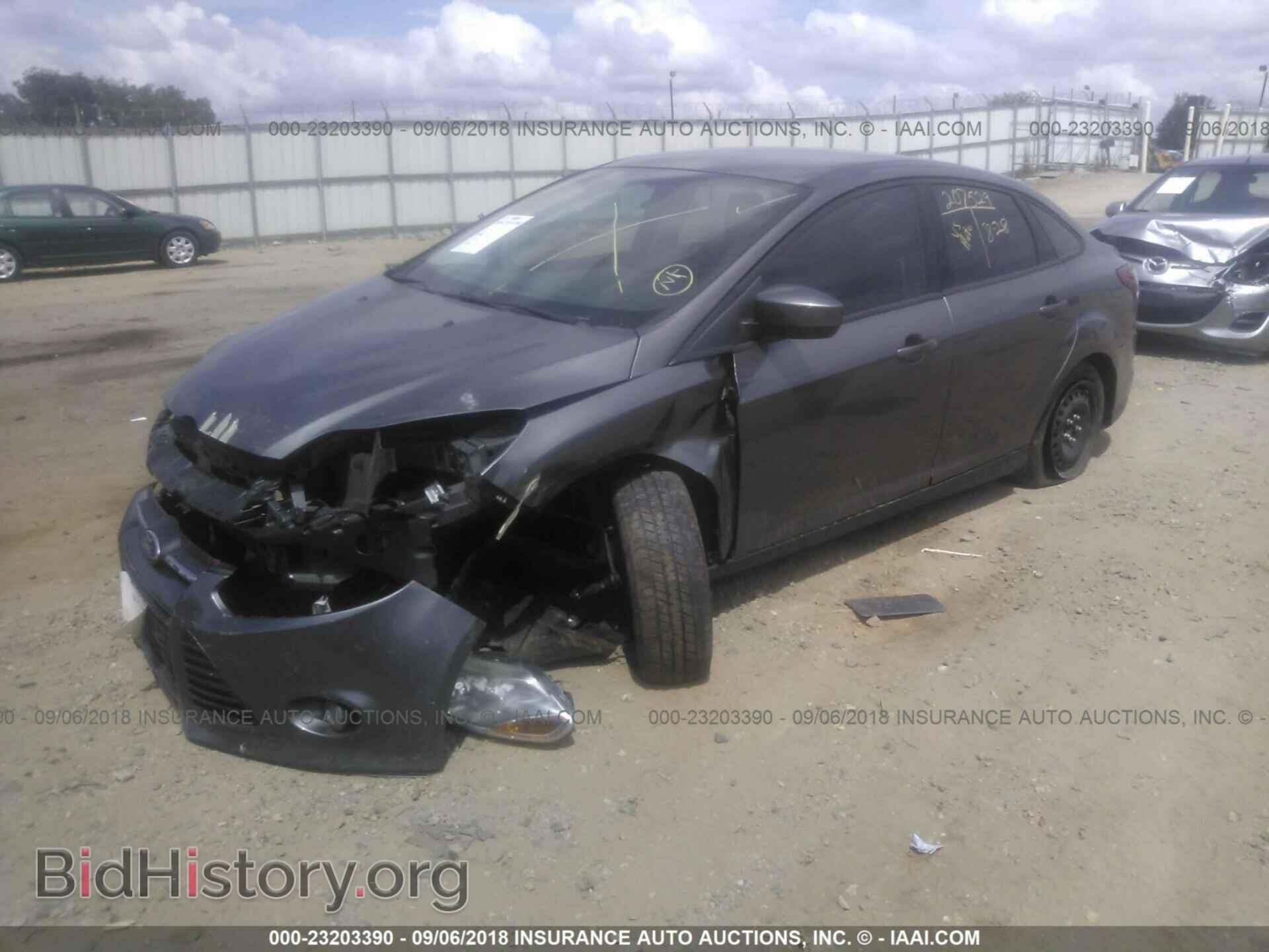 2012 Ford Focus - VIN: 1FAHP3F21CL207529 - Photo 2