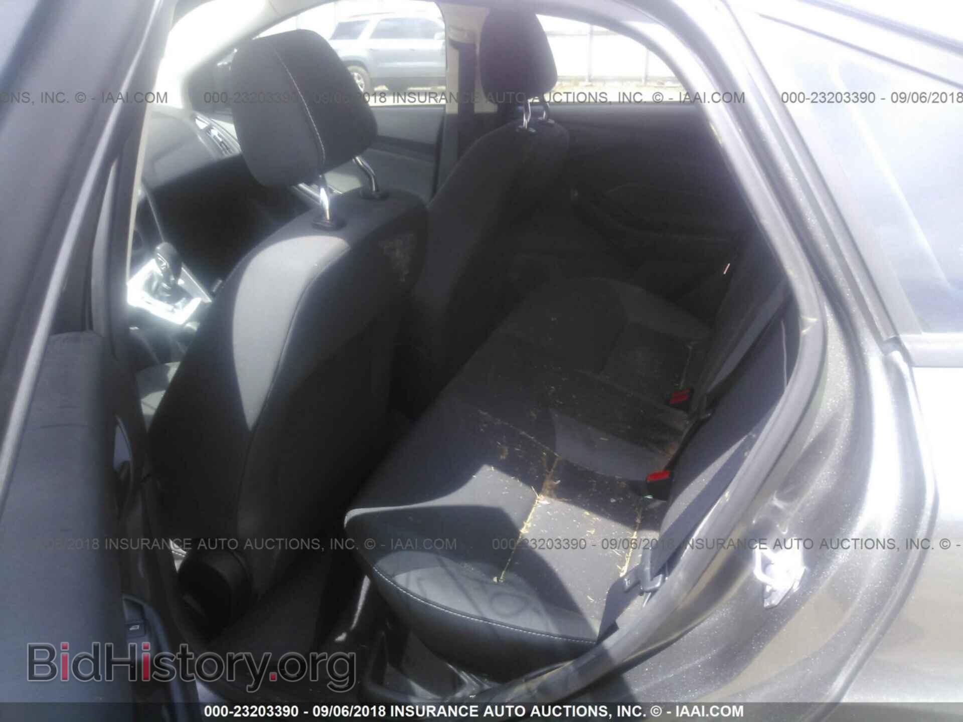 2012 Ford Focus - VIN: 1FAHP3F21CL207529 - Photo 8