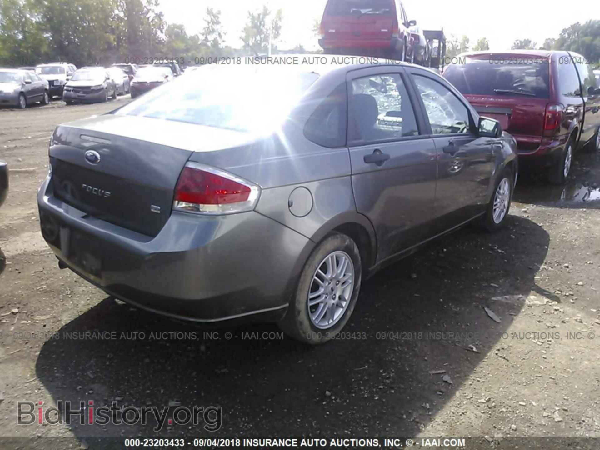 2011 Ford Focus - VIN: 1FAHP3FN1BW162356 - Фото 4