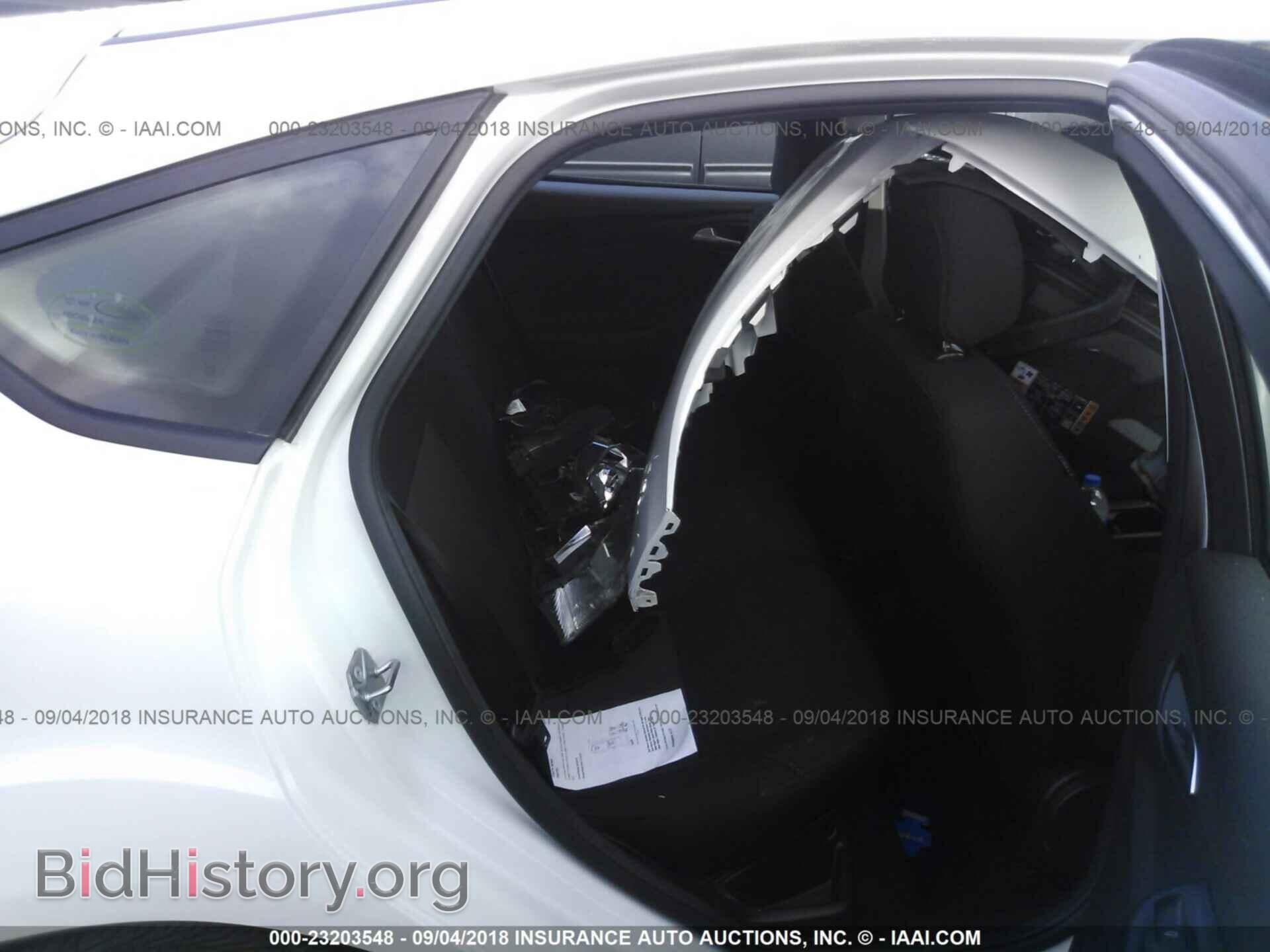 2018 Ford Focus - VIN: 1FADP3K2XJL240448 - Фото 8