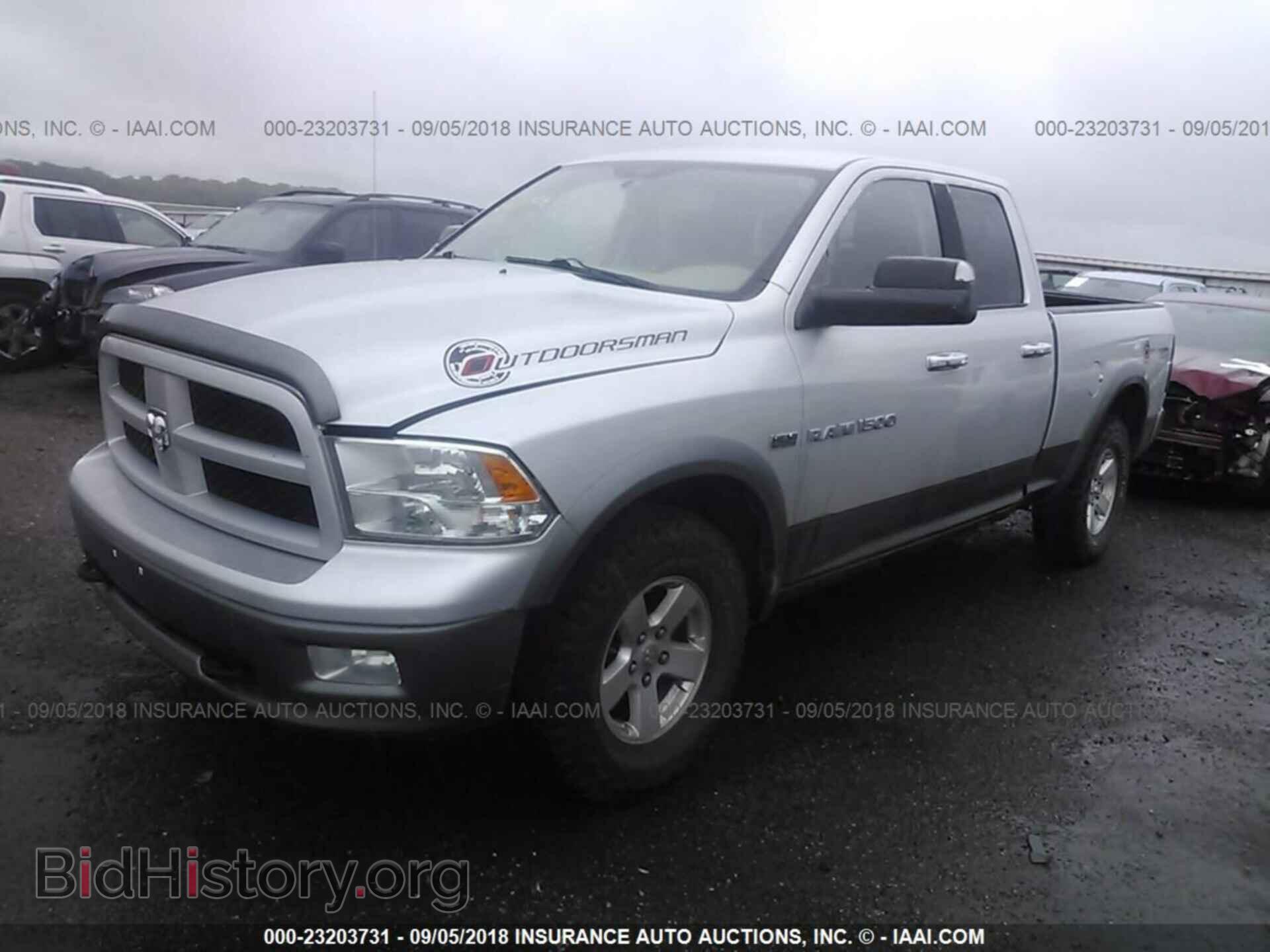 2011 Dodge Ram 1500 - VIN: 1D7RV1GT9BS562832 - Фото 2
