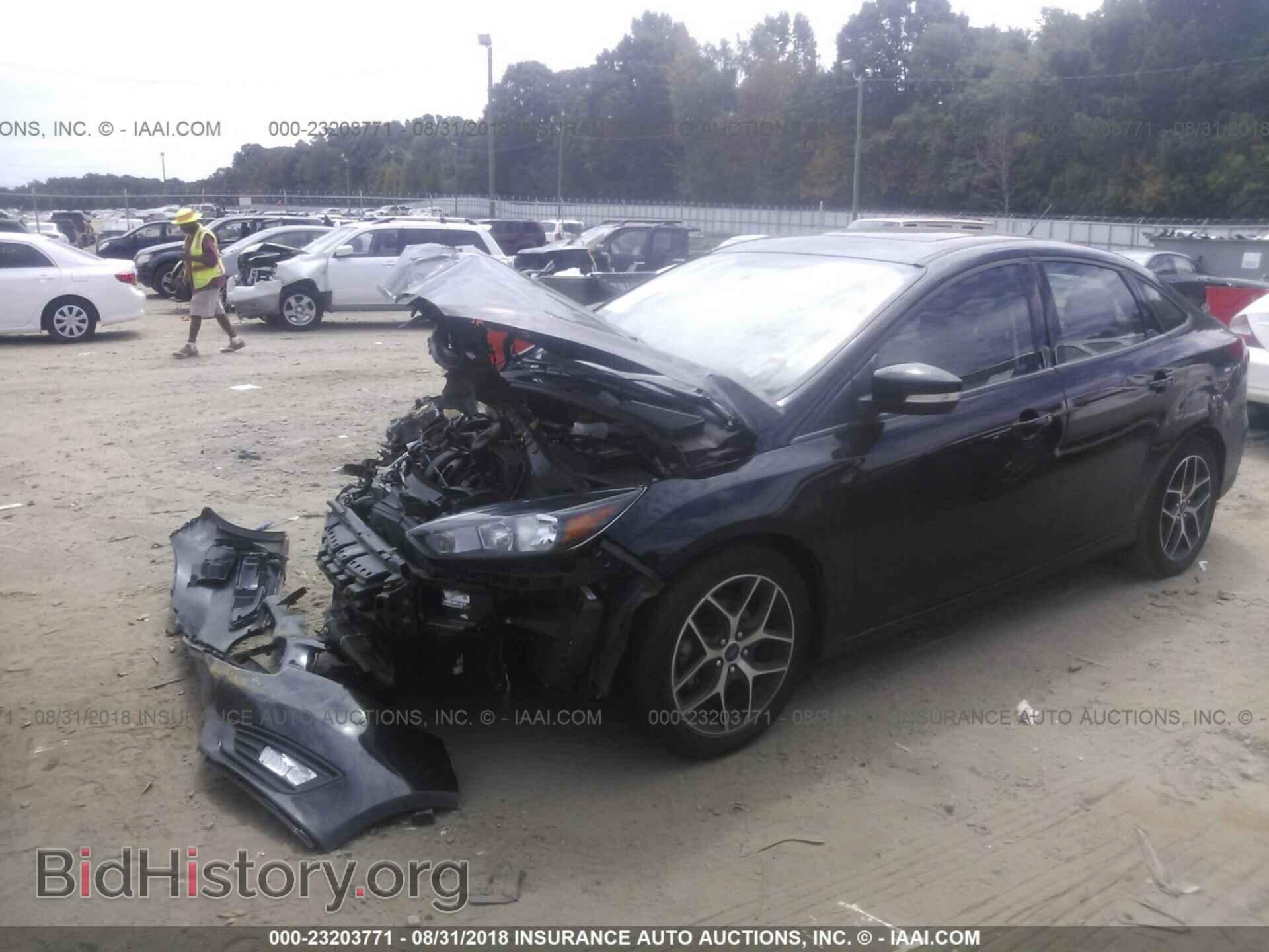 2017 Ford Focus - VIN: 1FADP3H24HL229284 - Фото 2
