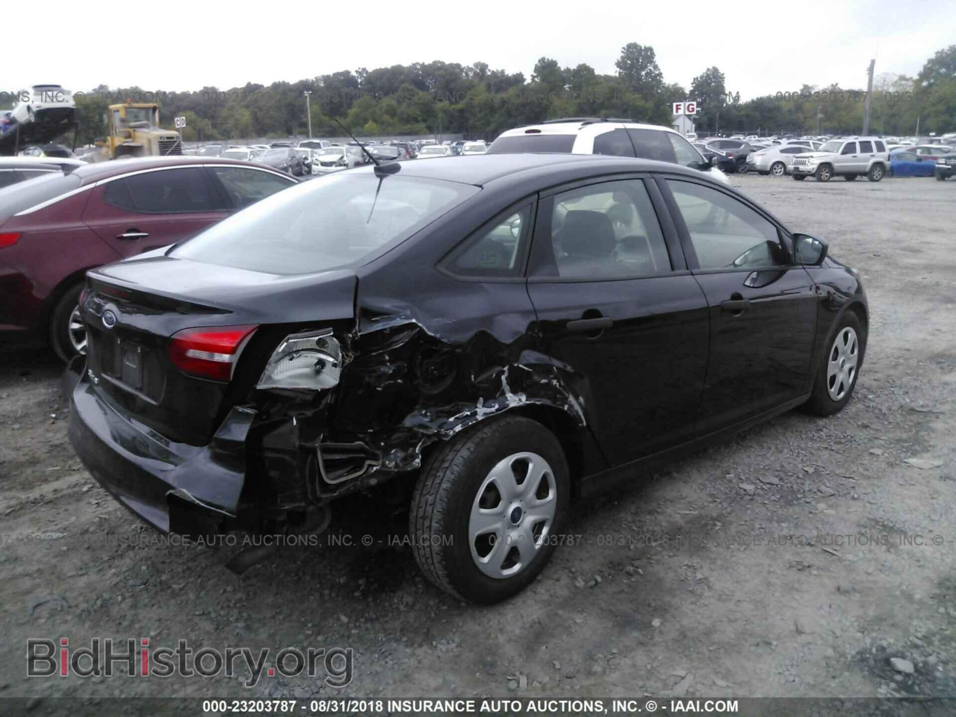 2016 Ford Focus - VIN: 1FADP3E24GL374182 - Photo 4