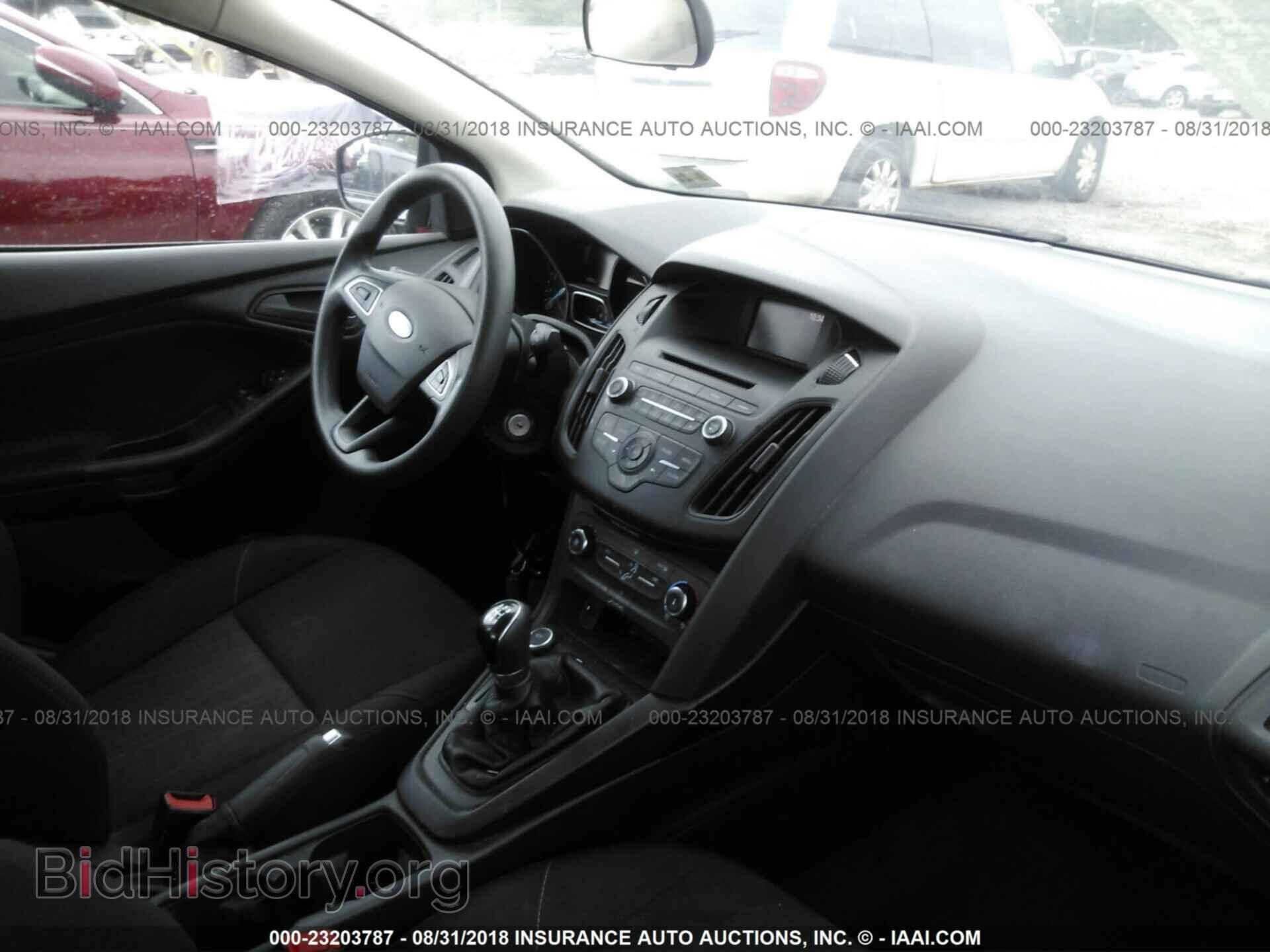 2016 Ford Focus - VIN: 1FADP3E24GL374182 - Photo 5