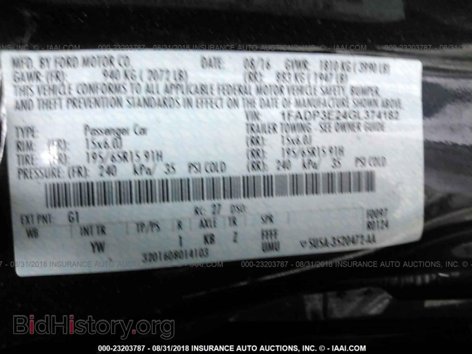 2016 Ford Focus - VIN: 1FADP3E24GL374182 - Photo 9