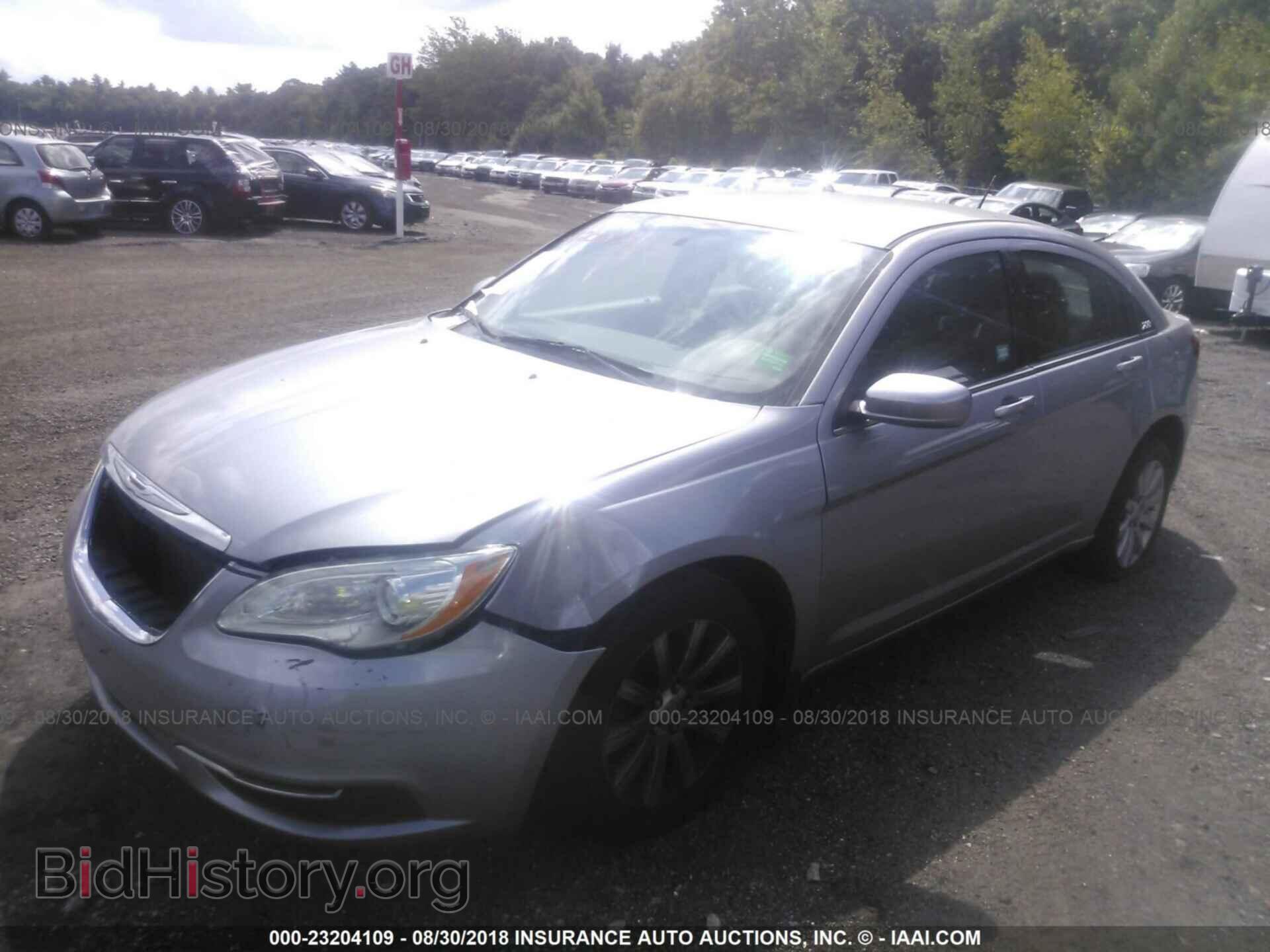 2013 Chrysler 200 - VIN: 1C3CCBBBXDN694367 - Фото 2