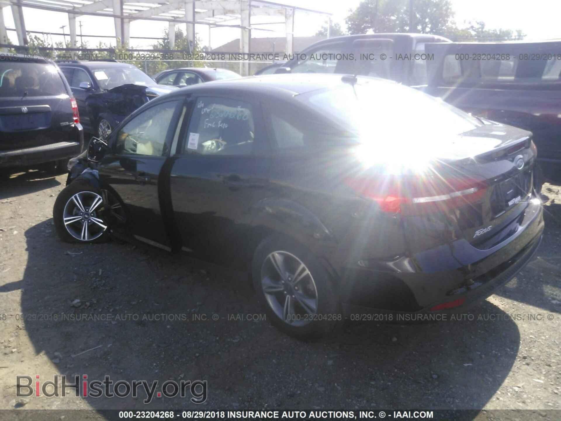 2017 Ford Focus - VIN: 1FADP3FE3HL323587 - Photo 3