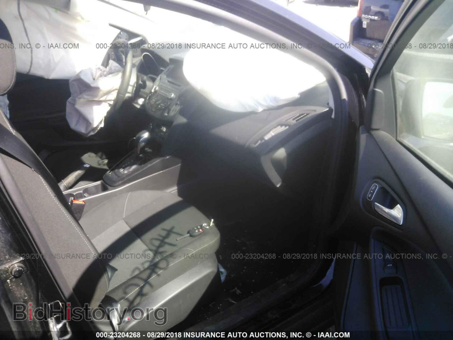 2017 Ford Focus - VIN: 1FADP3FE3HL323587 - Photo 5