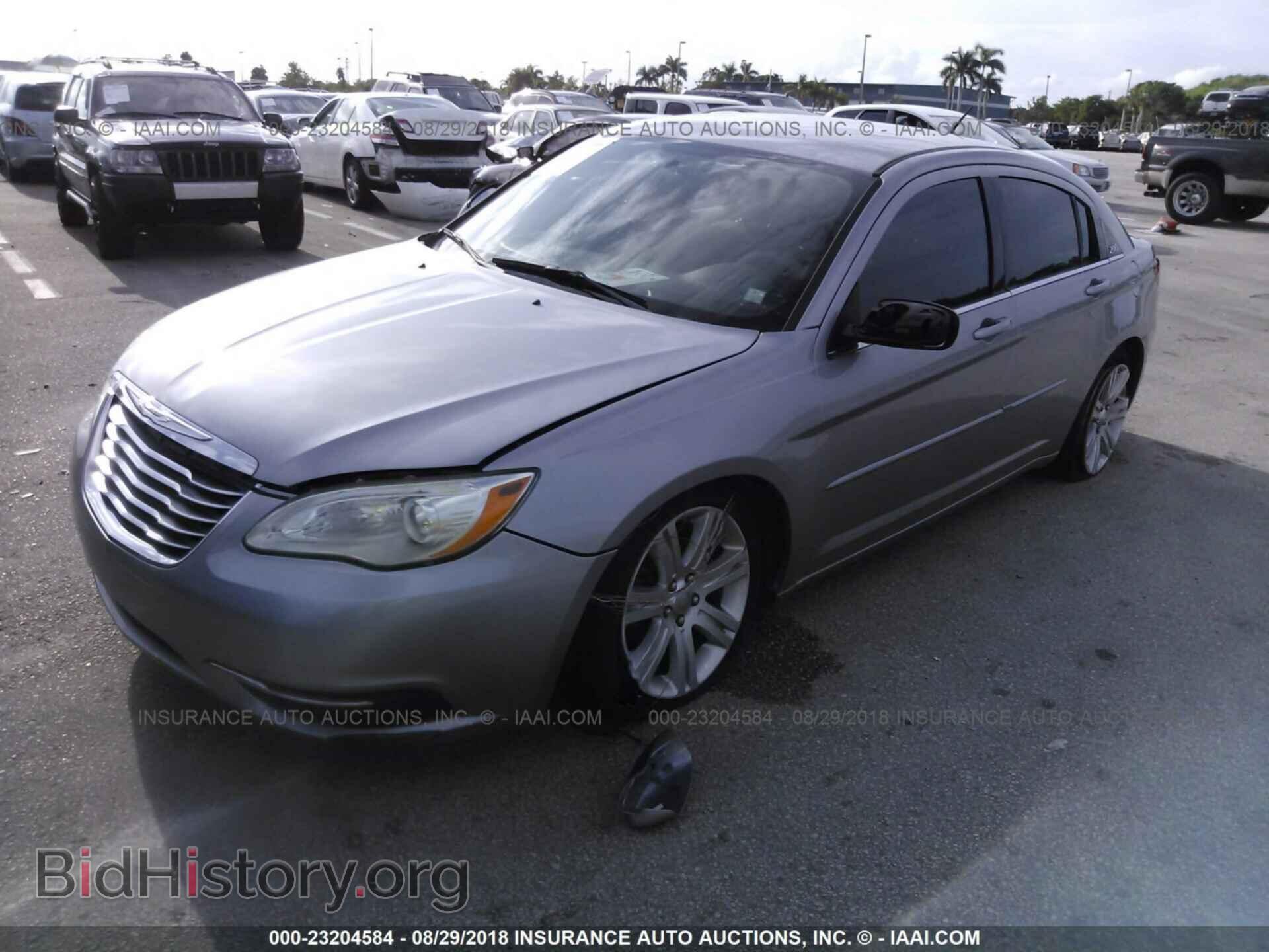 2013 Chrysler 200 - VIN: 1C3CCBBB9DN656726 - Фото 2