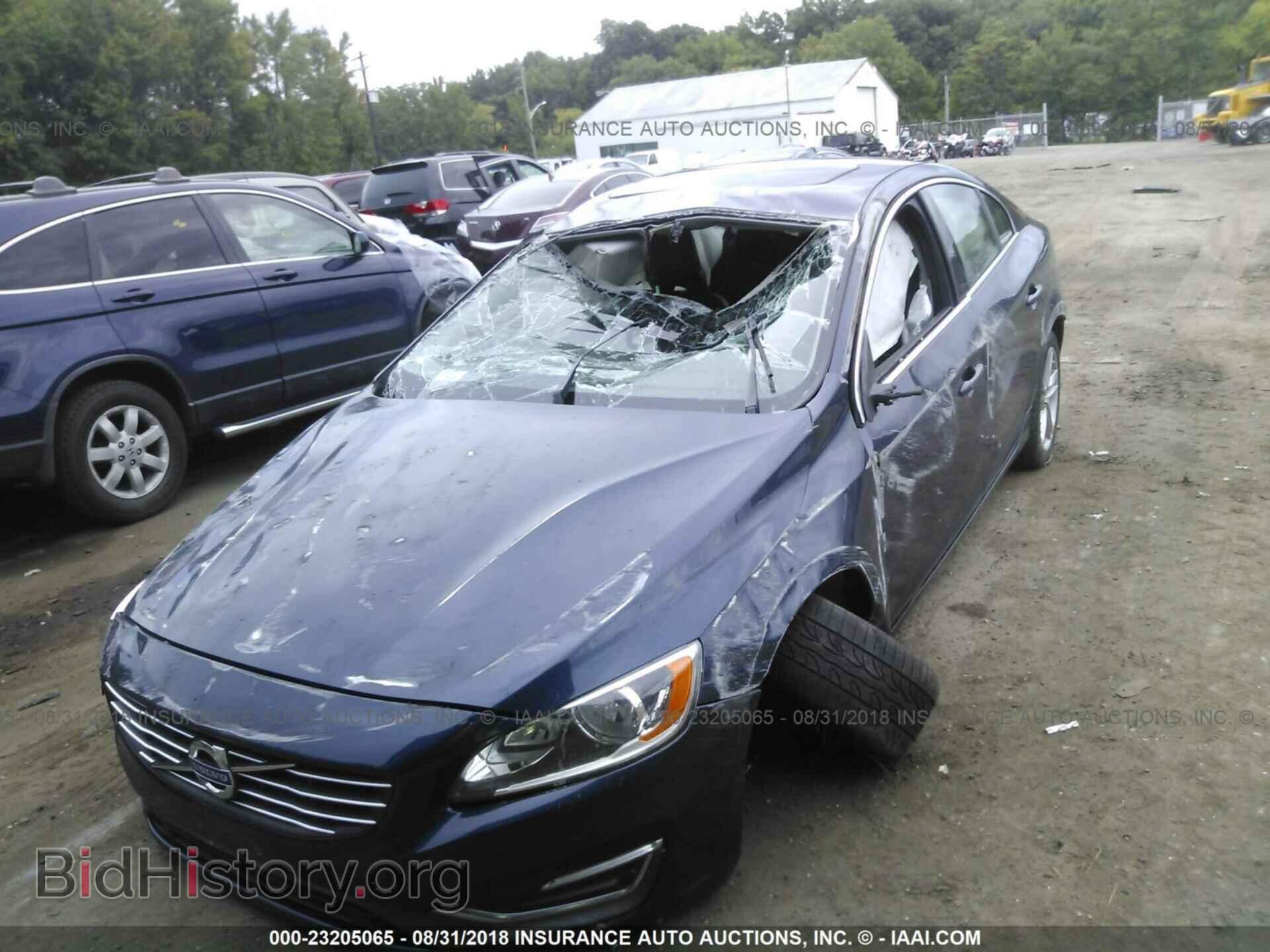 2014 Volvo S60 - VIN: YV1612FS4E2282984 - Фото 2