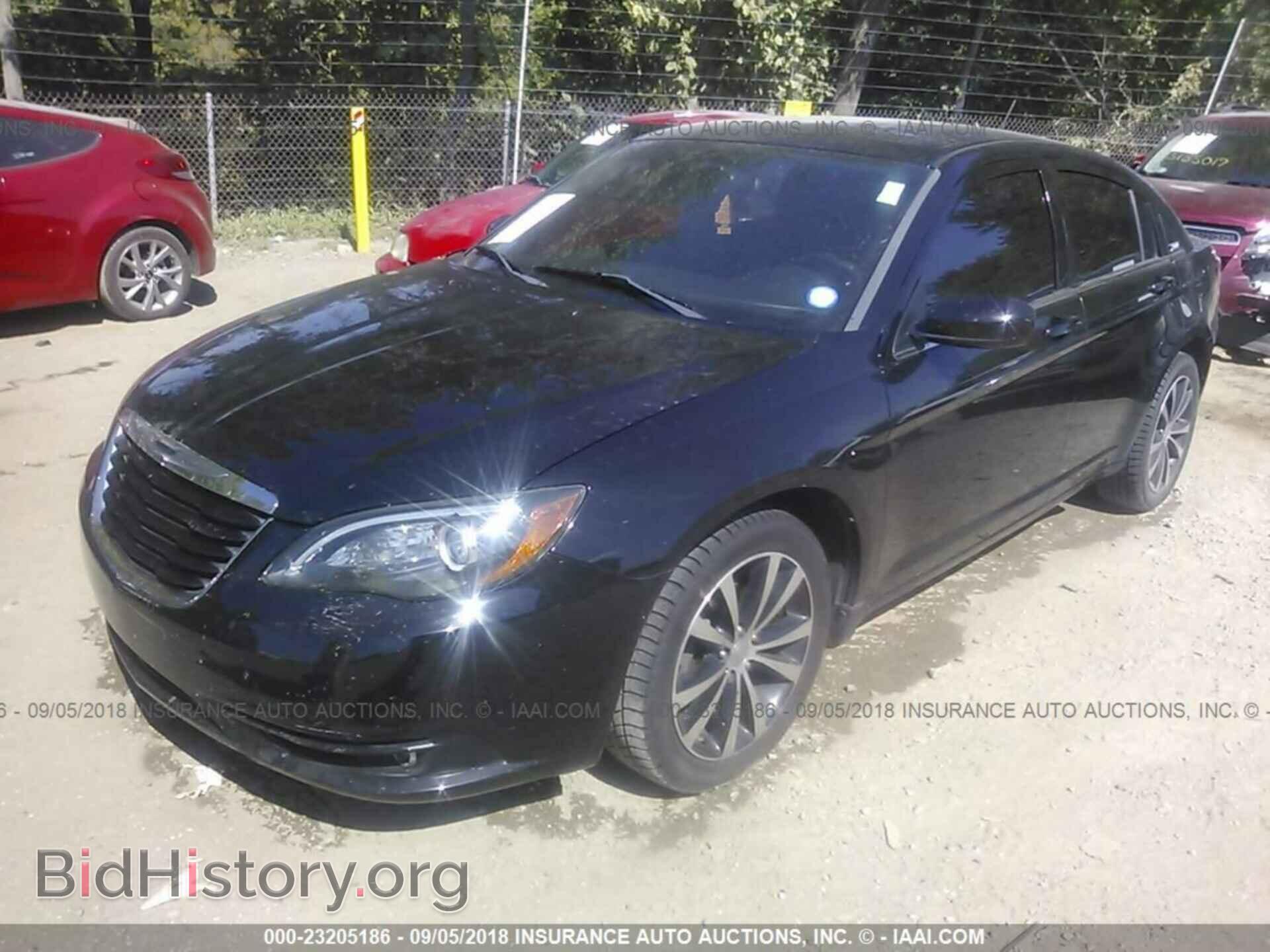 2013 Chrysler 200 - VIN: 1C3CCBBG0DN716971 - Фото 2