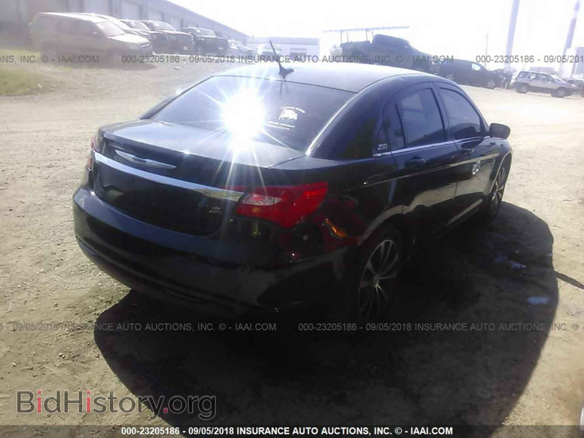 2013 Chrysler 200 - VIN: 1C3CCBBG0DN716971 - Фото 4