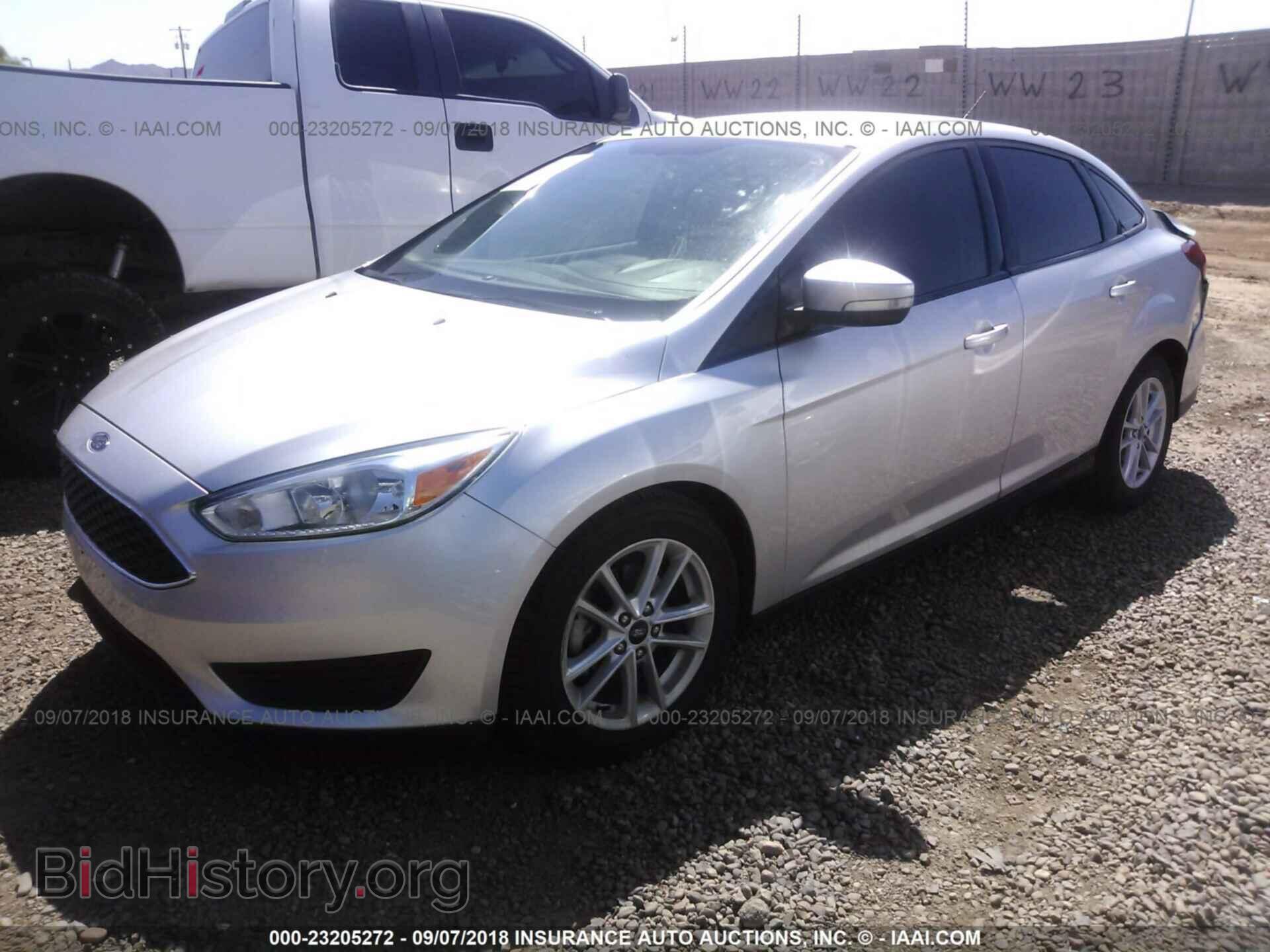2017 Ford Focus - VIN: 1FADP3F29HL233026 - Photo 2