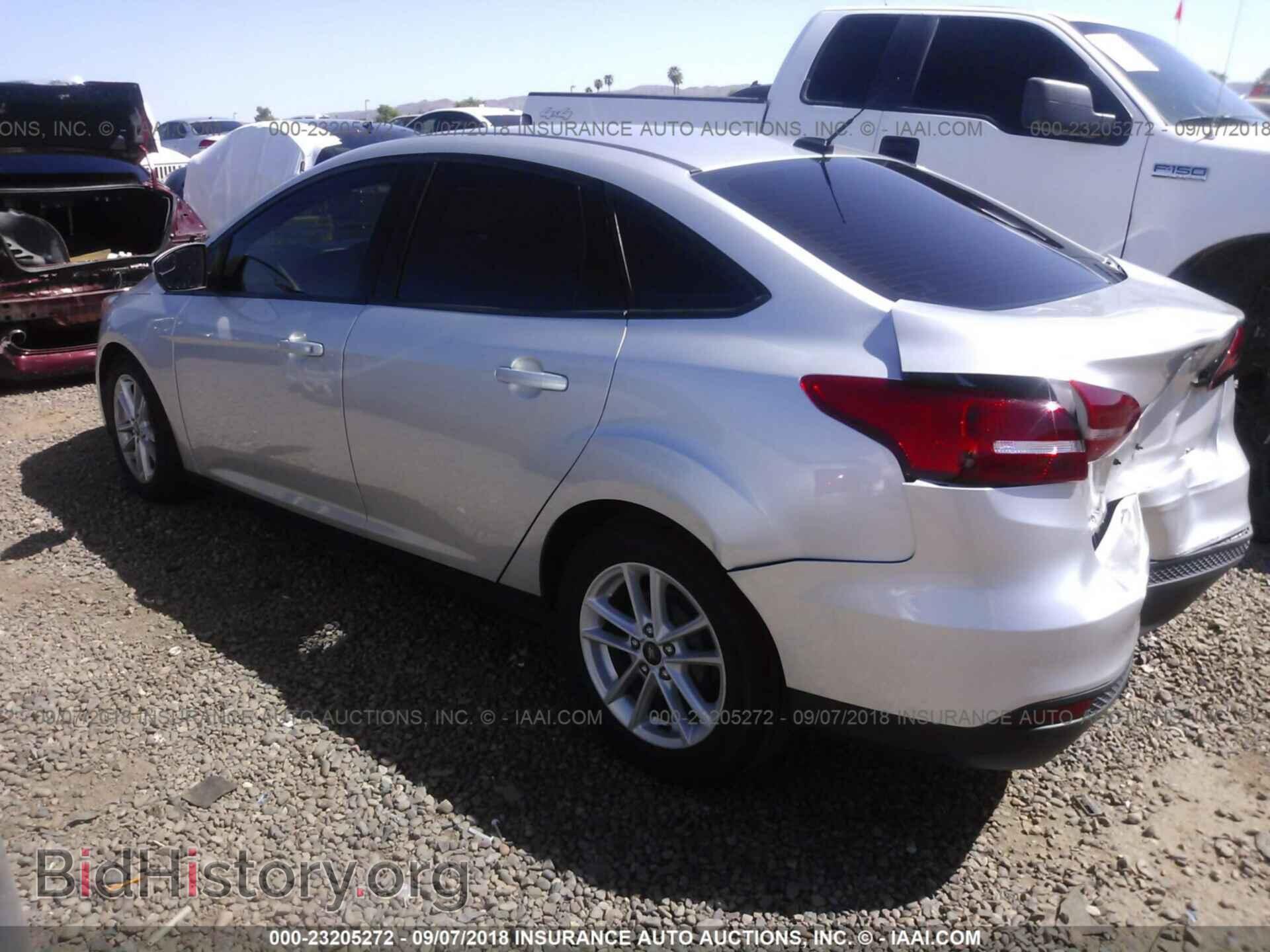 2017 Ford Focus - VIN: 1FADP3F29HL233026 - Photo 3